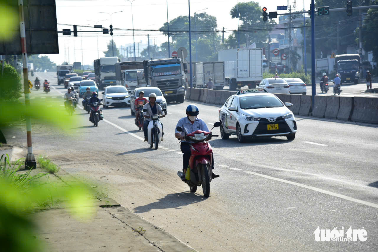 美福-新万道路分道首日，民众因‘减少事故担忧’而支持