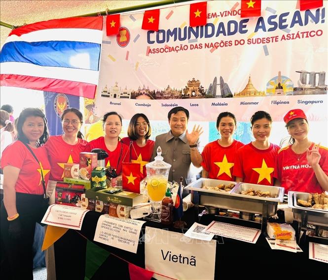 在巴西国际美食文化博览会上推广越南产品