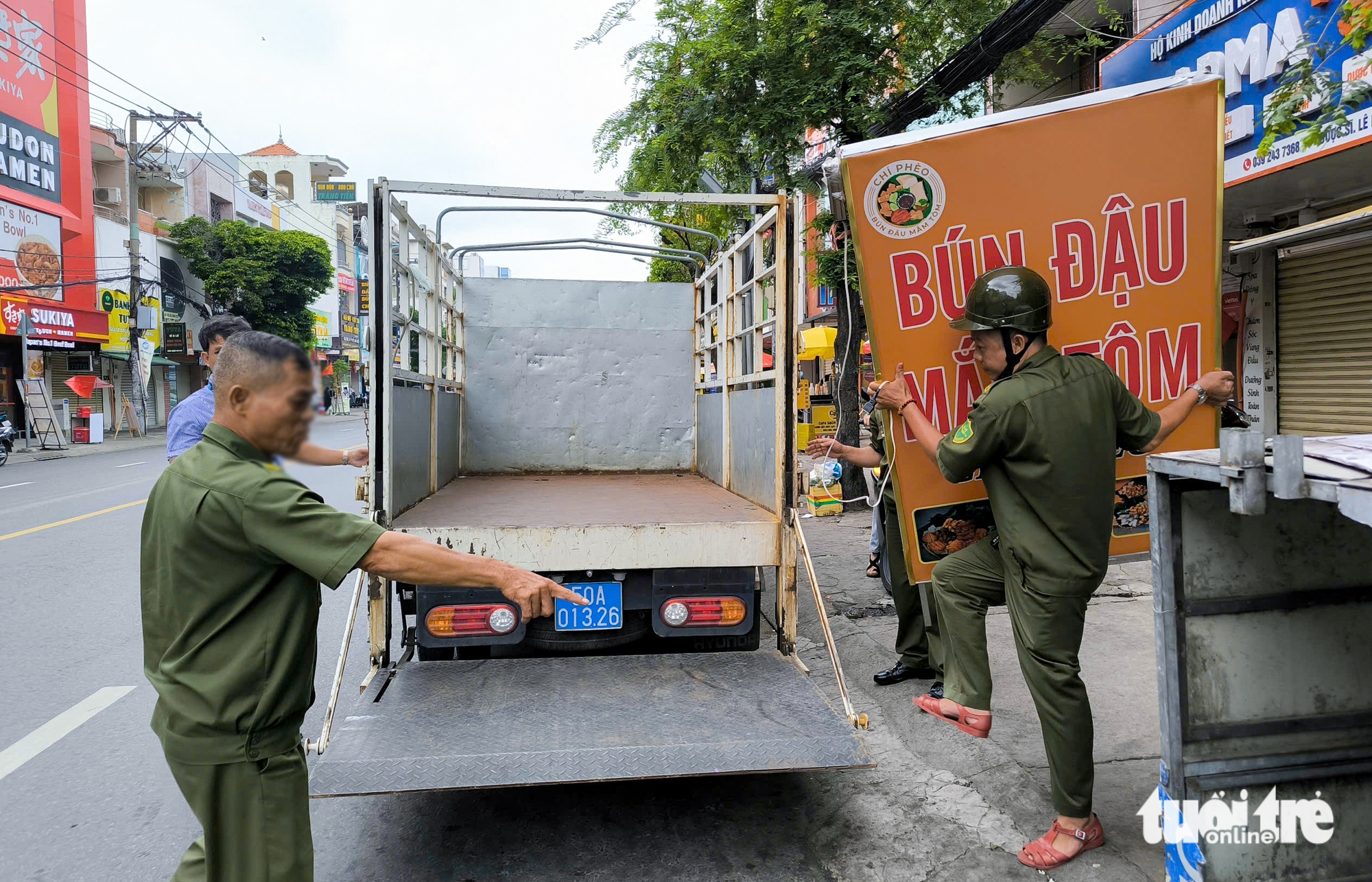 Thạnh Mỹ Tây坊大力处理Nguyễn Gia Trí和Ung Văn Khiêm街道的人行道侵占问题