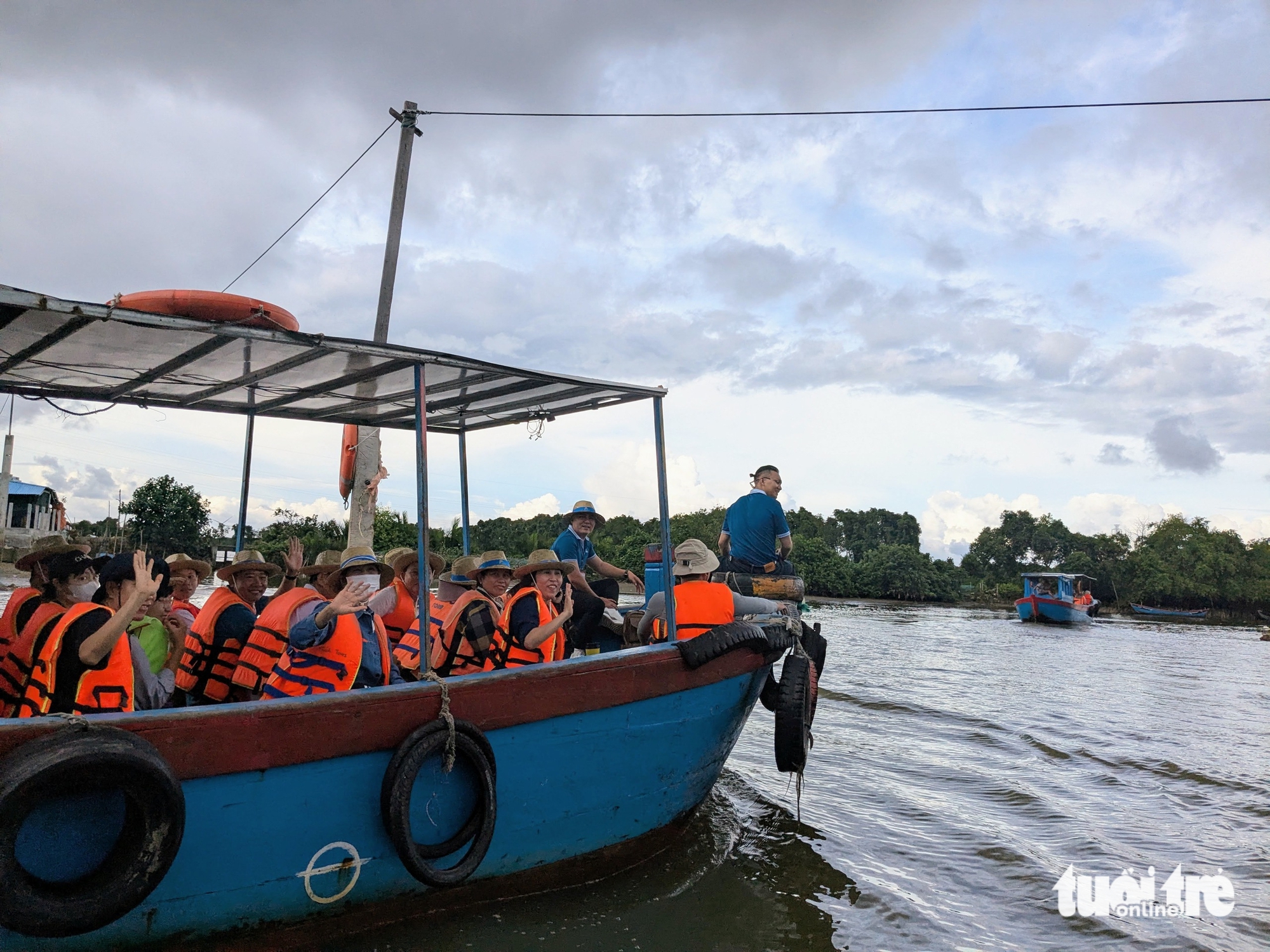 种植11,500棵红树，共同恢复Thị Nại泻湖的红树林