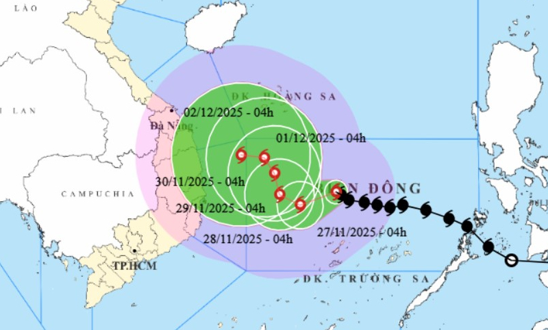 15号台风增强至12级，阵风15级，从今天起移动缓慢且路径曲折