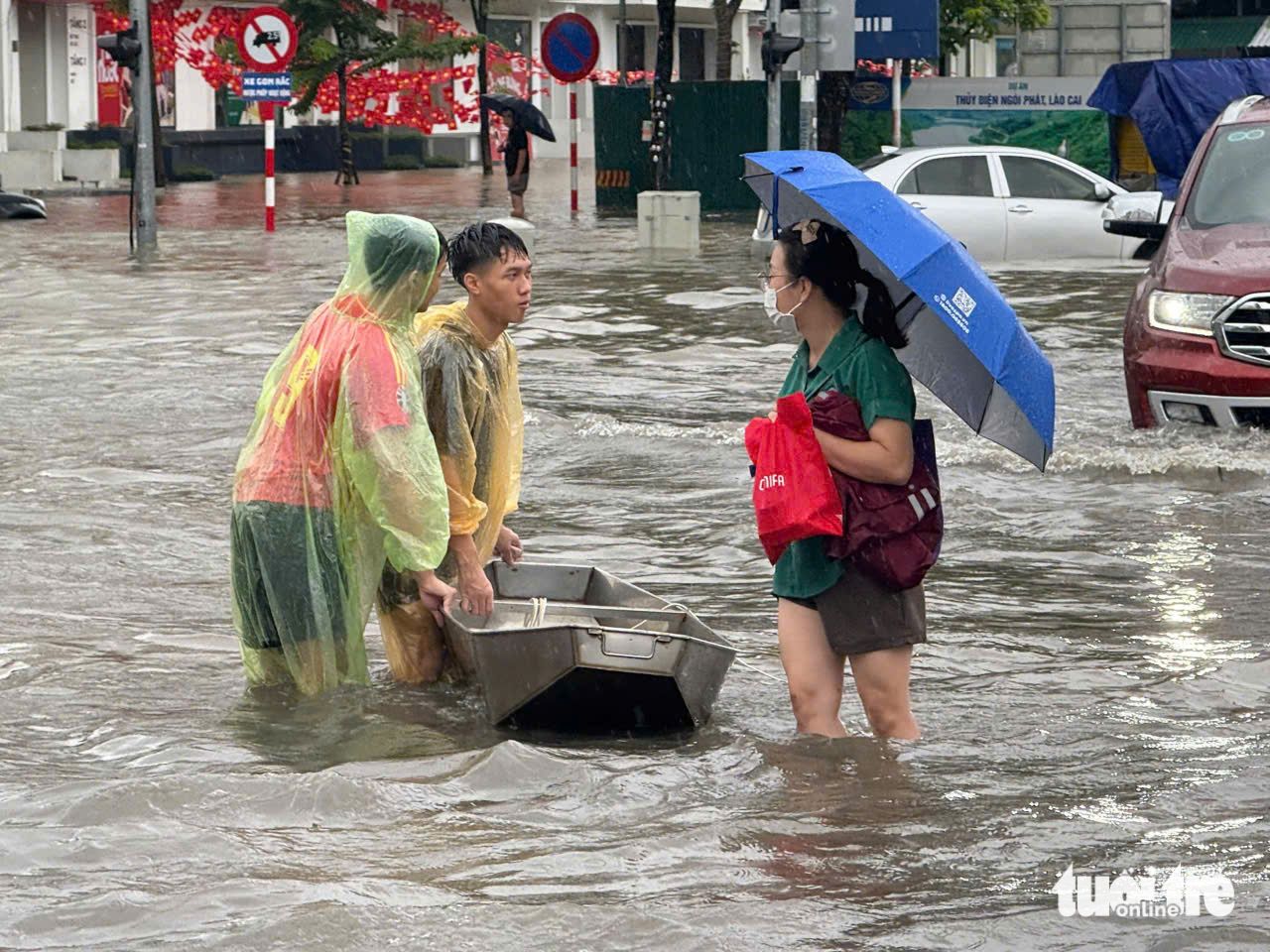 为什么河内多条街道在8月26日早晨被淹没在‘汪洋大海’中？