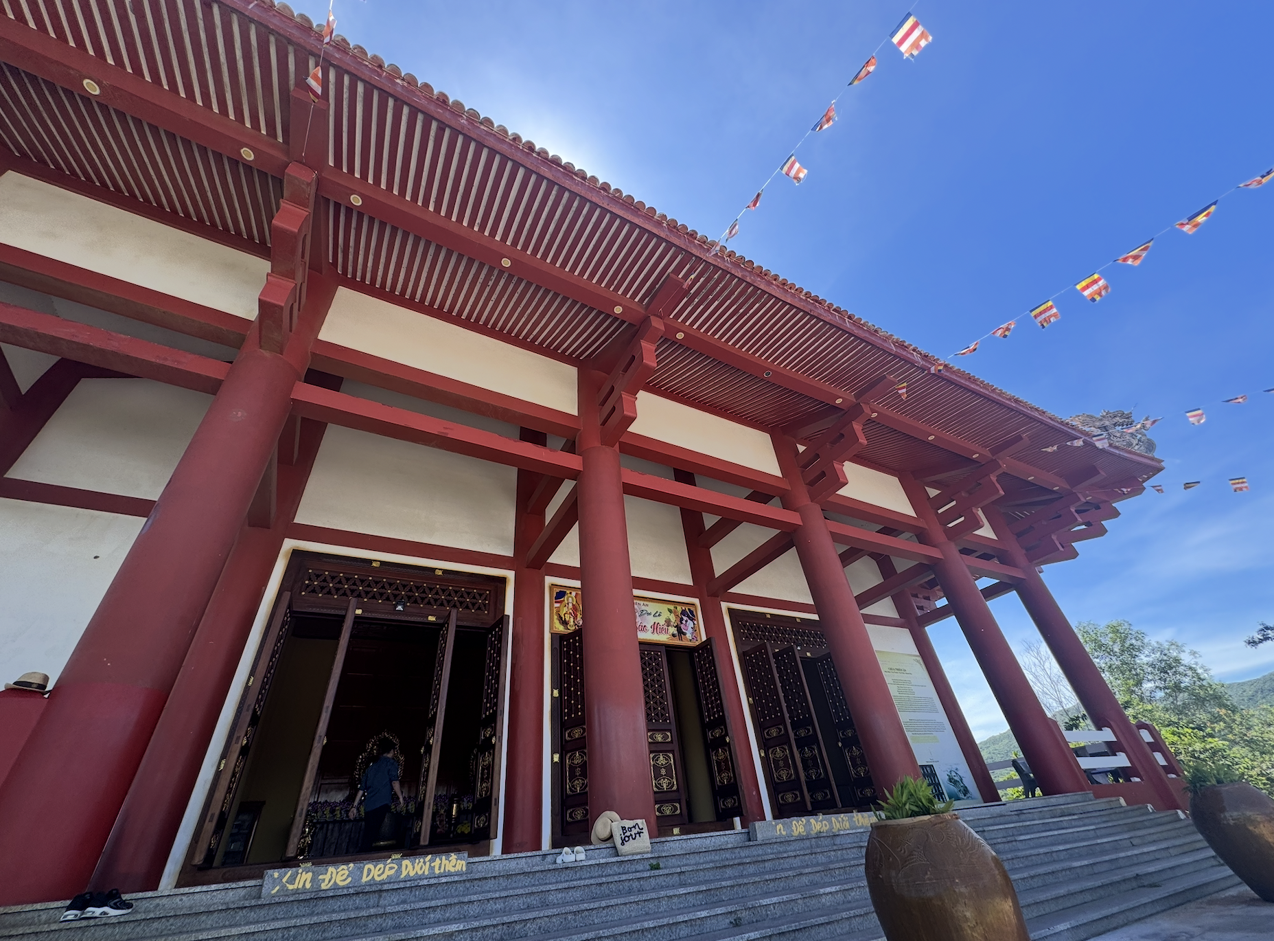 云峰湾最美丽的寺庙：四面环海，尽情打卡迎风