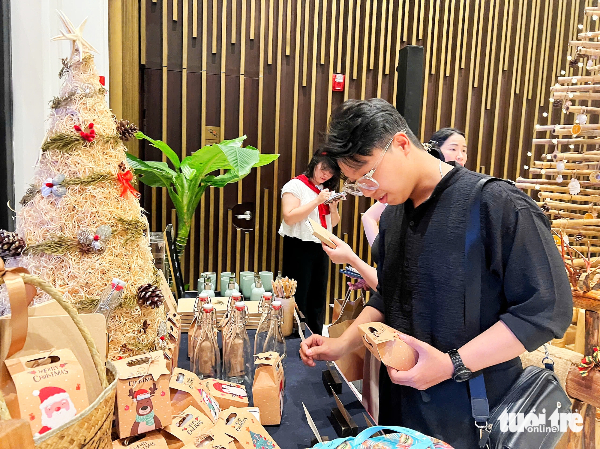 为残疾儿童和洪水受灾地区筹款，芽庄圣诞节更添温暖