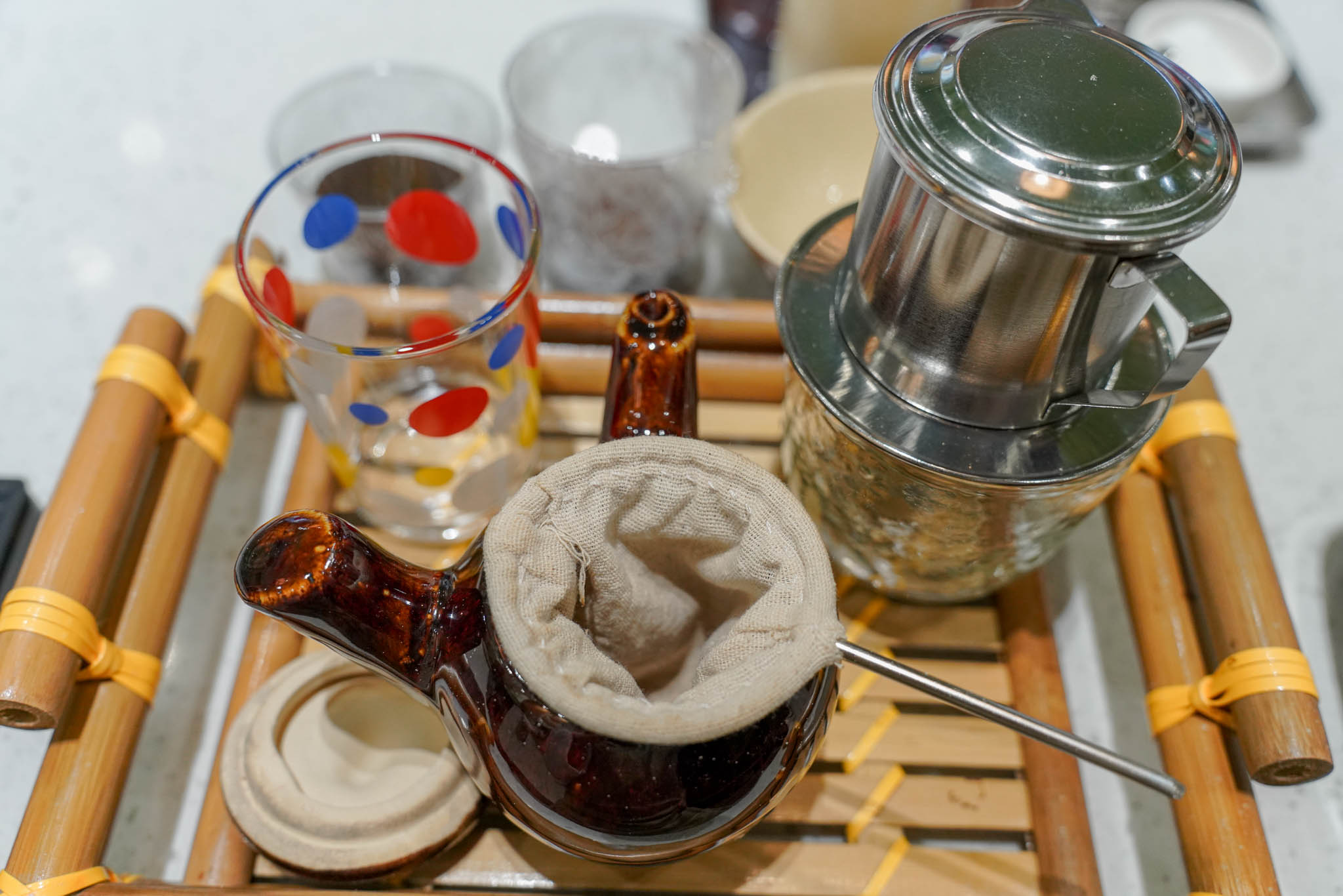 西方游客蜂拥至胡志明市学习制作鸡蛋咖啡