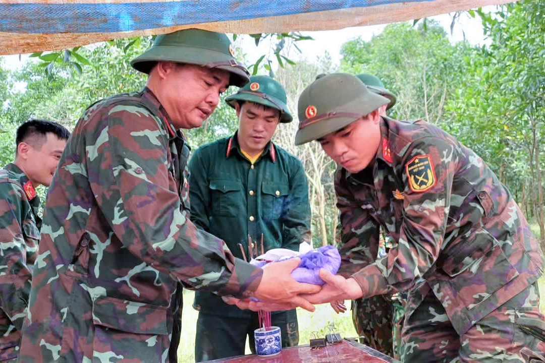 发现2具烈士遗骸及刻有SH 1-99X字样的遗物