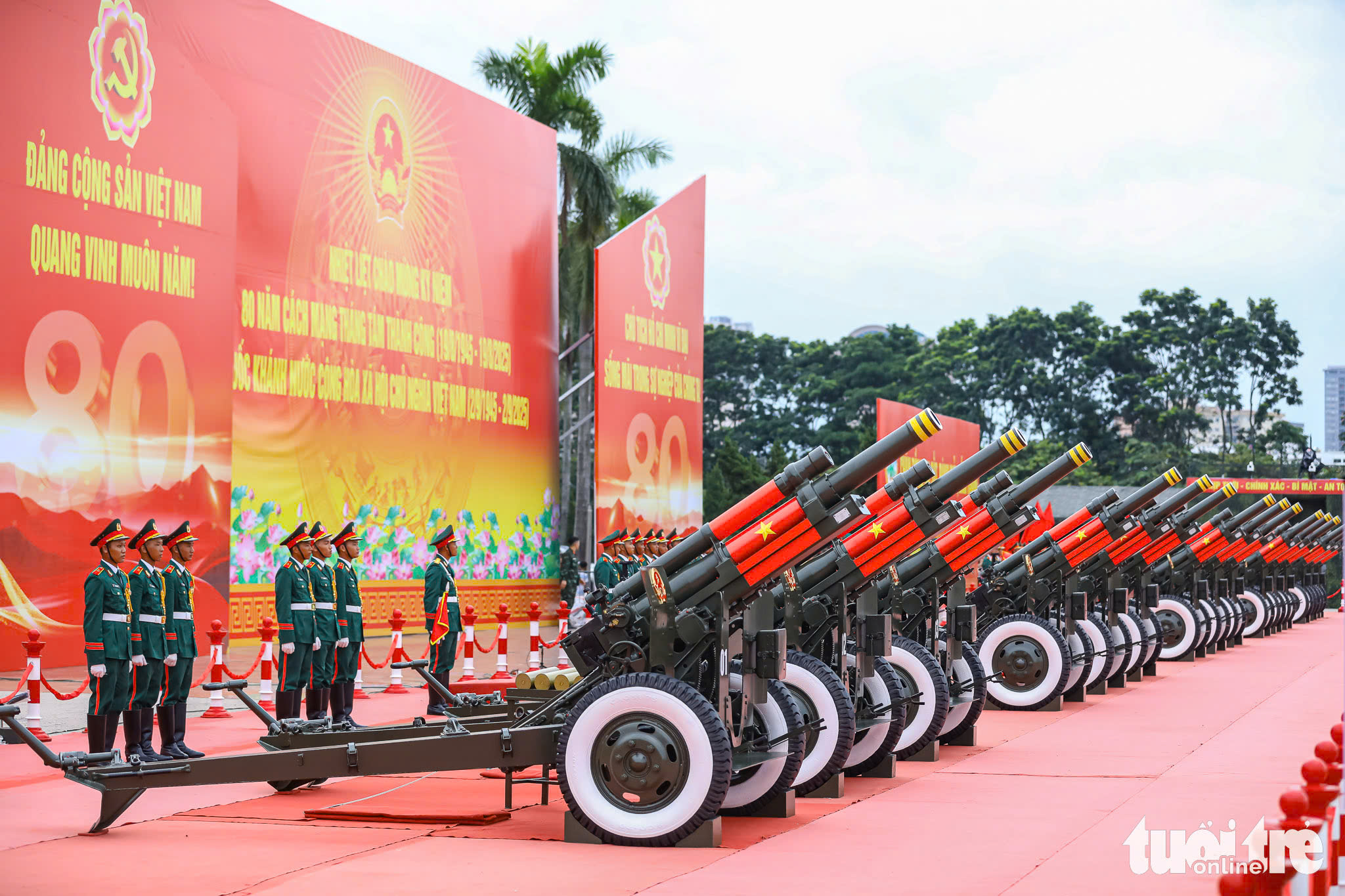 美亭体育场鸣炮，开启阅兵游行合练序幕