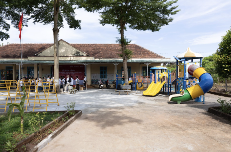 同奈省100多名幼儿园儿童有了游乐场和清洁水源