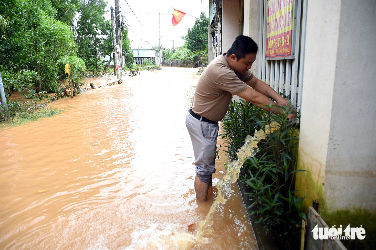 同奈省：边和-头顿高速公路项目旁数百户居民再次严重内涝