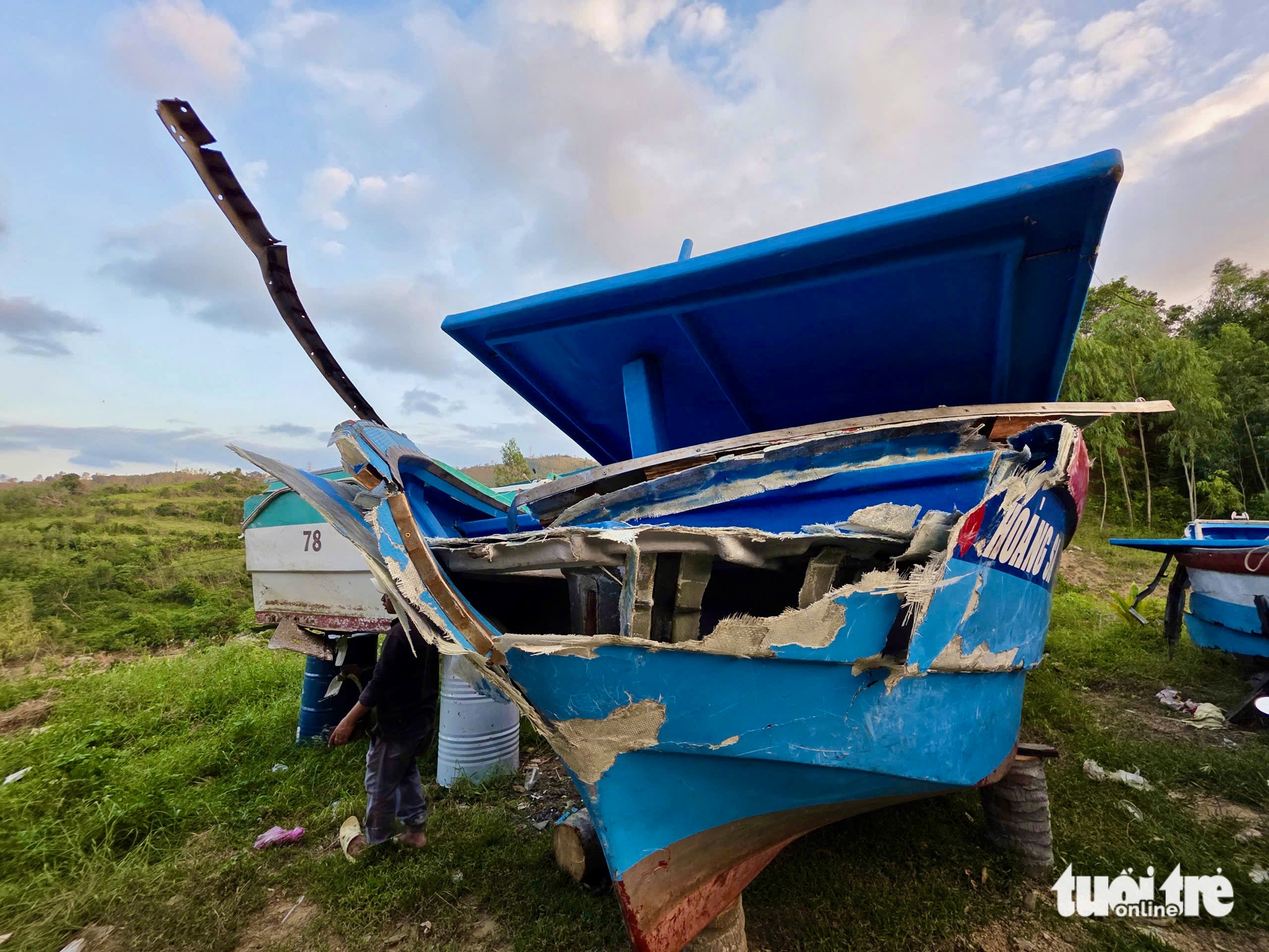 第13号台风后修船竞赛：船厂超负荷，船主焦急等待出海日