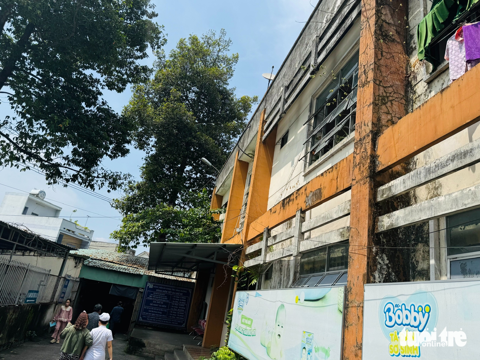 胡志明市4500亿越盾医院开工10年后现状：施工'应付了事'，杂草丛生