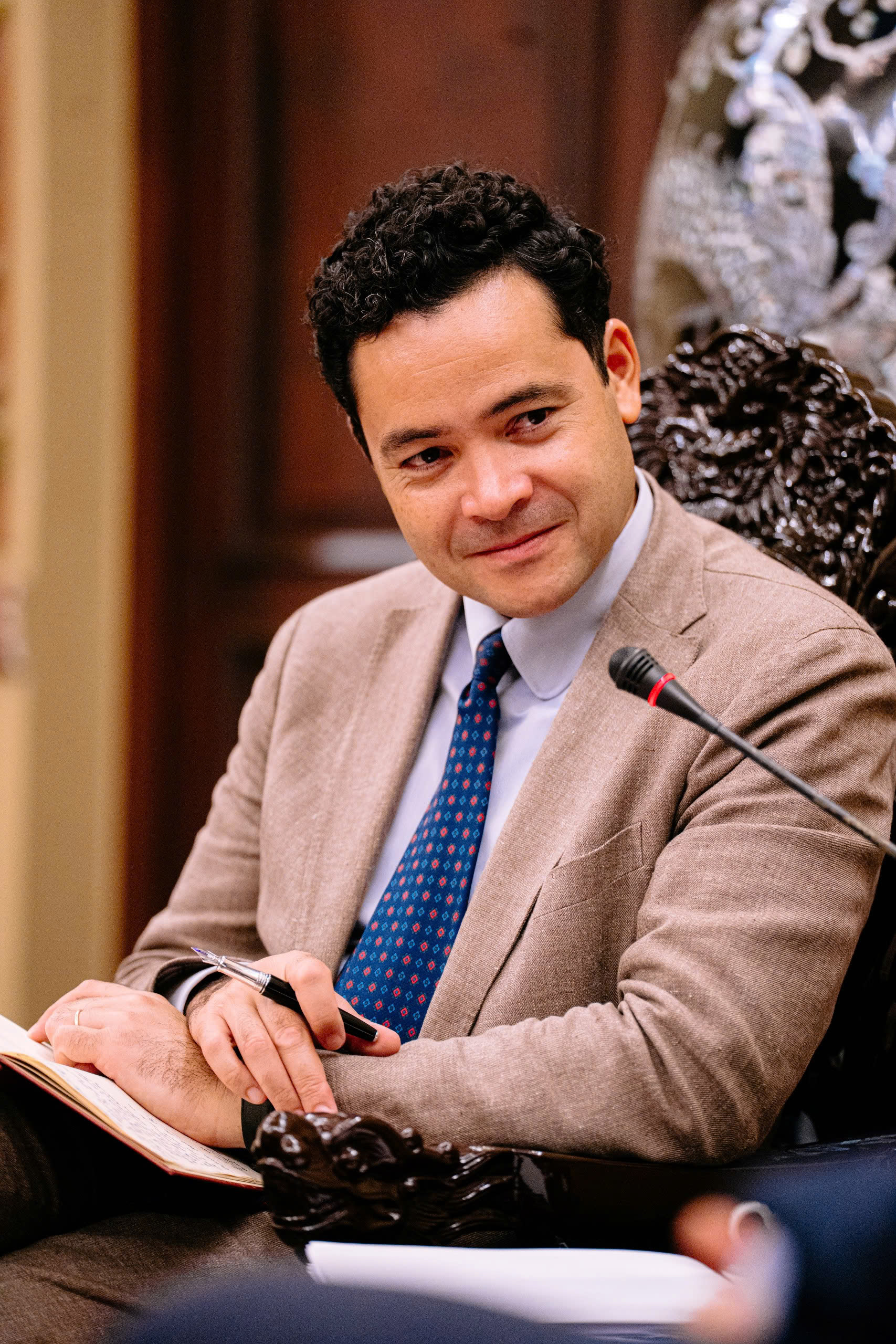 胡志明市邀请法国参与铁路和金融中心项目