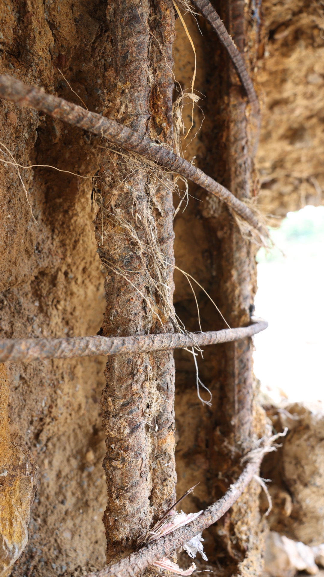 泸河桥墩损坏，暂时禁止汽车通行