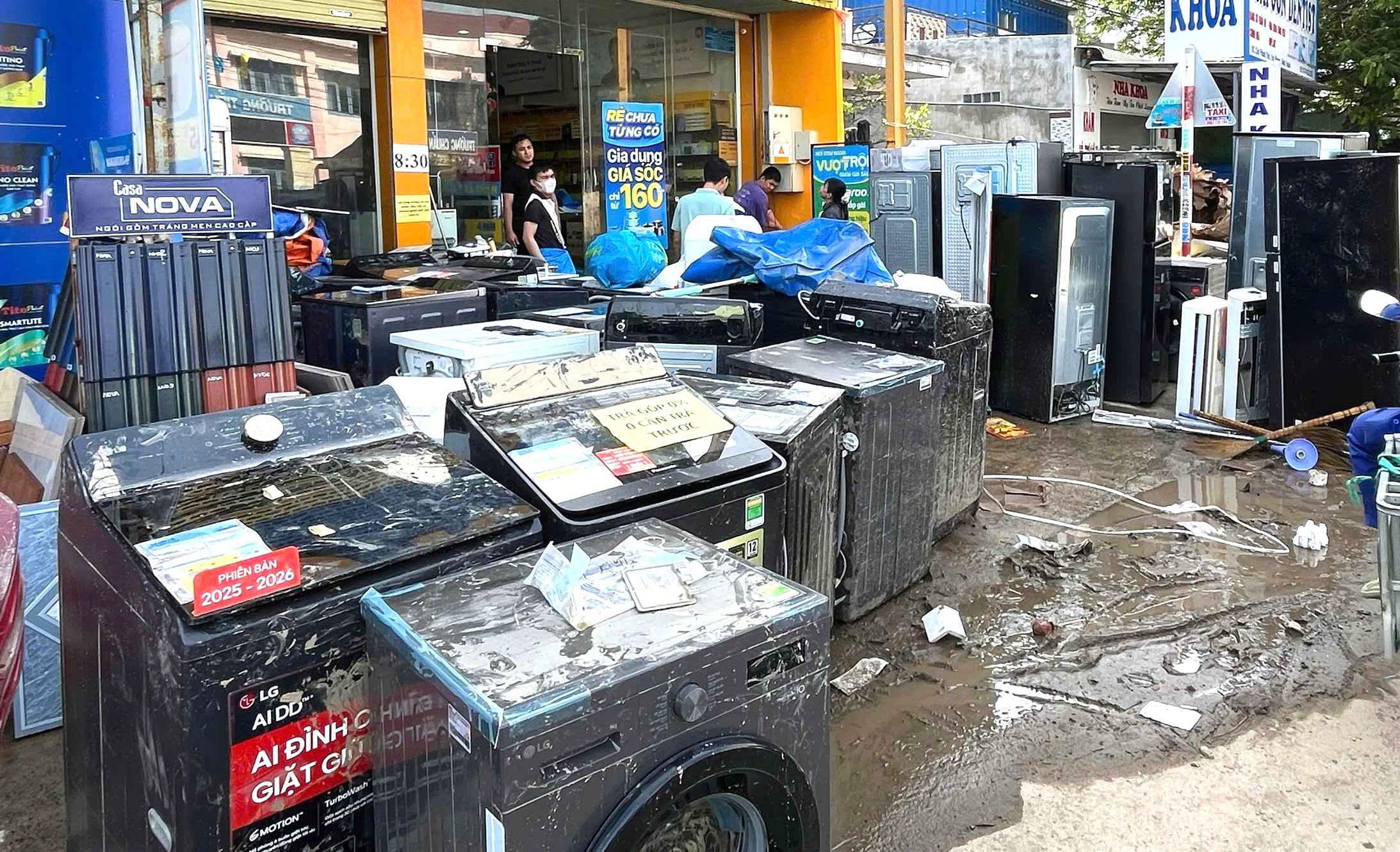 龙河水库前所未有地泄洪：联香居民许多财产随洪水流失