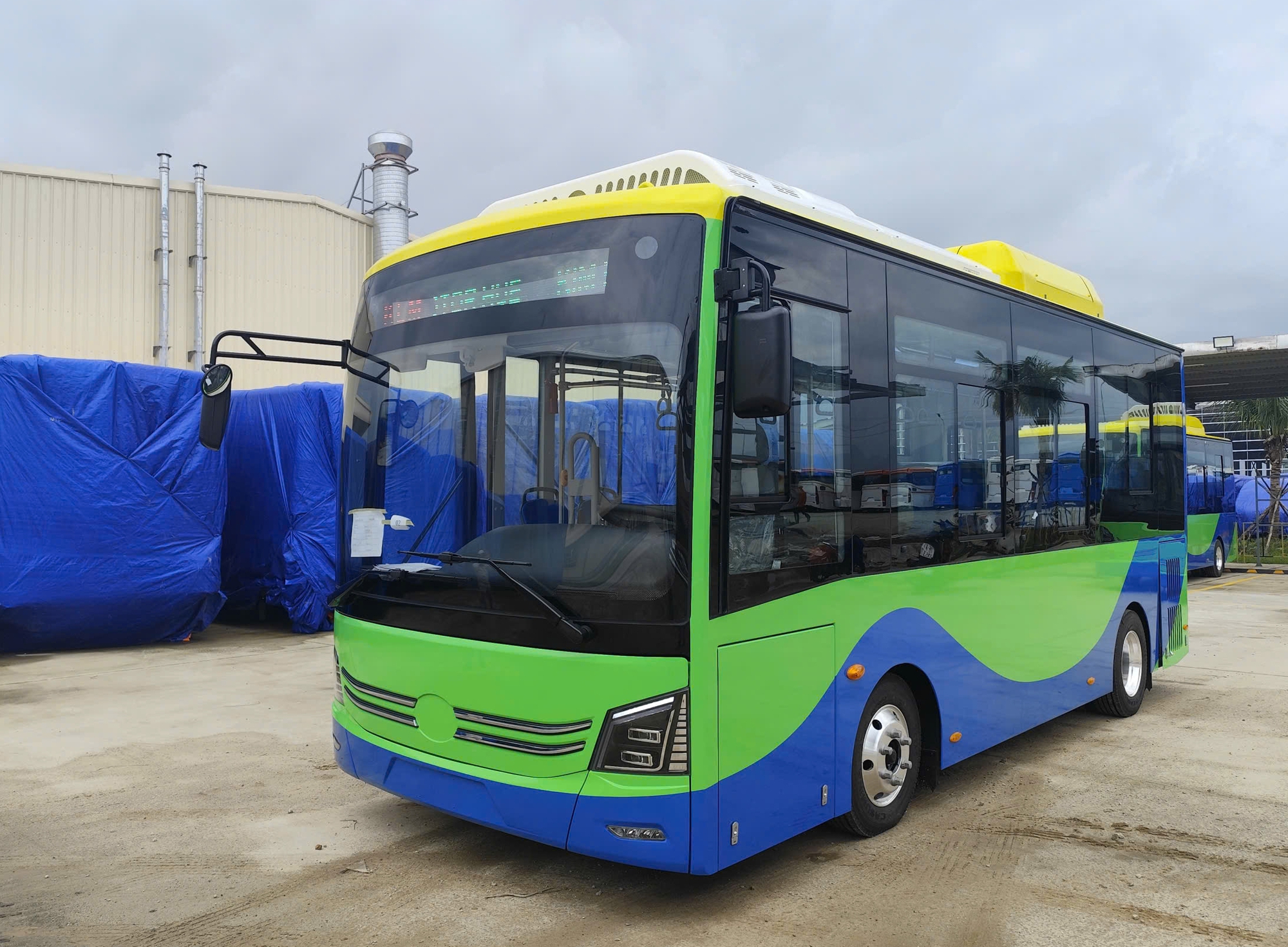 昆岛开通首条电动公交线路，自12月19日起运行