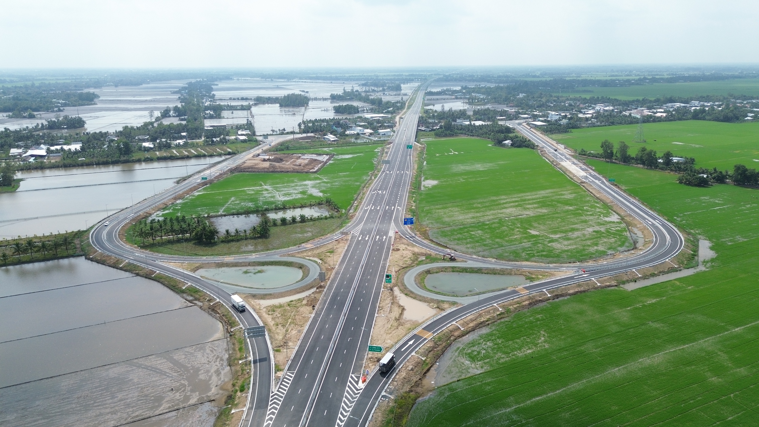 芹苴-金瓯高速公路通车，燃油费从50万降至30万越南盾| 越南中文社｜越南新闻与政策信息中文平台