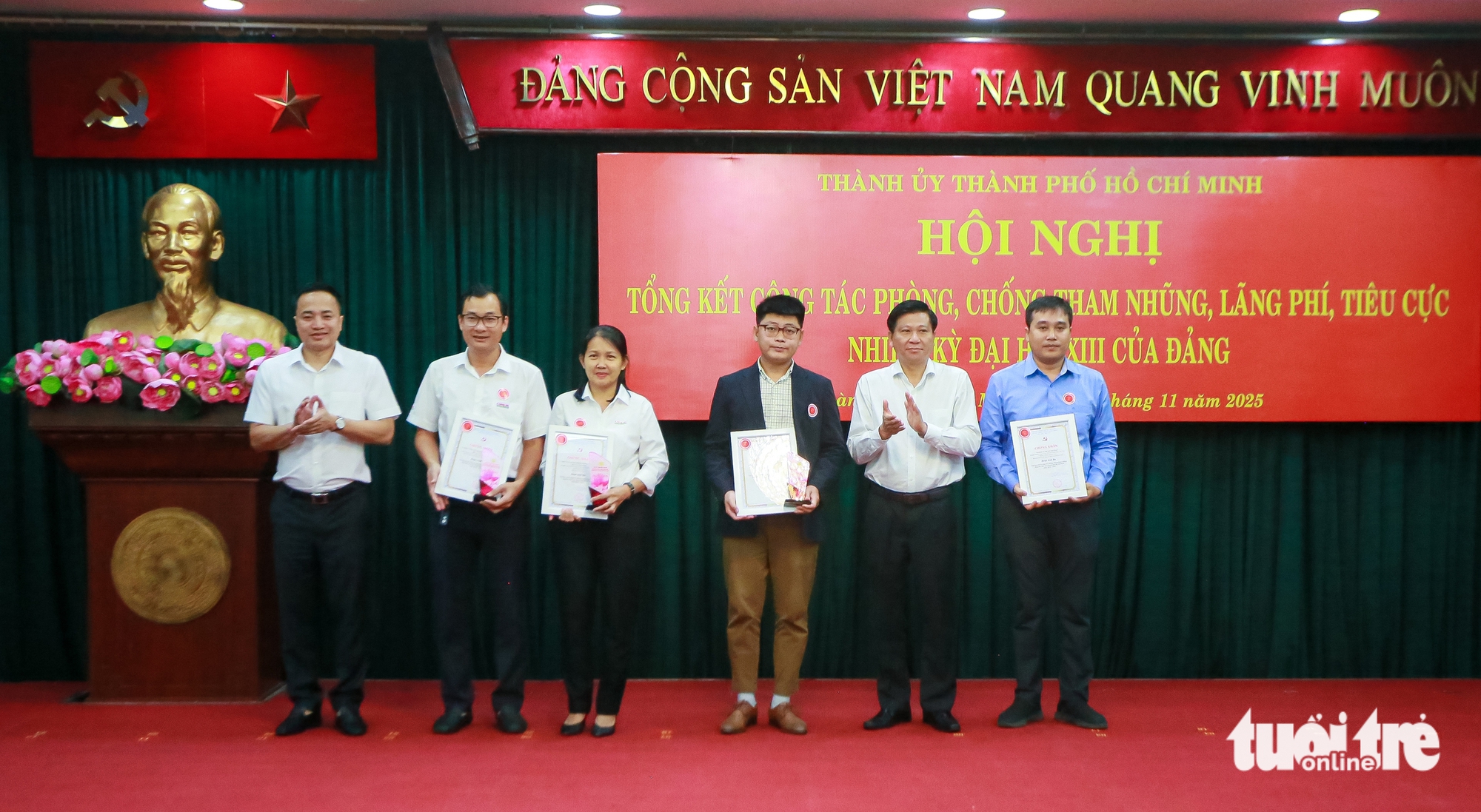 胡志明市表彰20部突出的反腐败、反浪费新闻作品