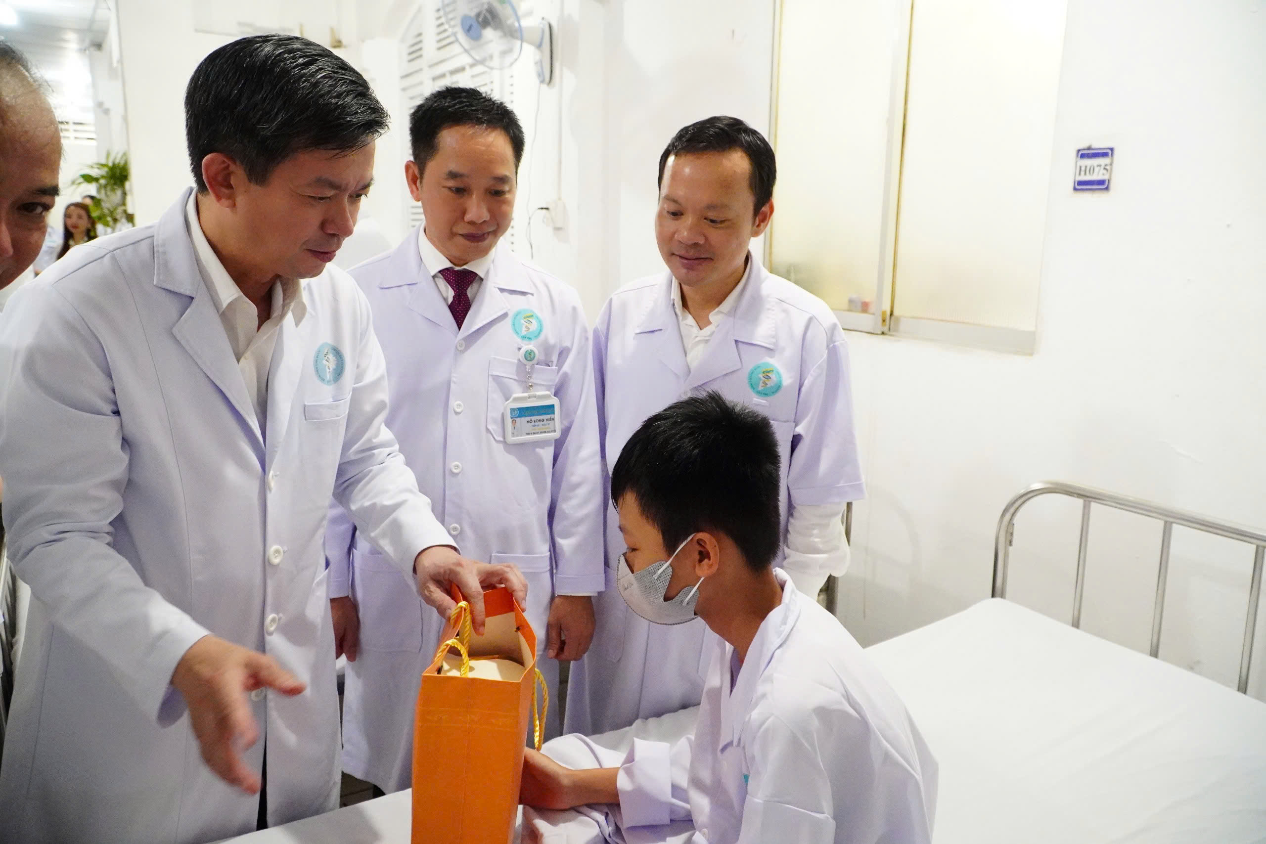 国家副主席在芹苴市探望并赠送中秋礼物