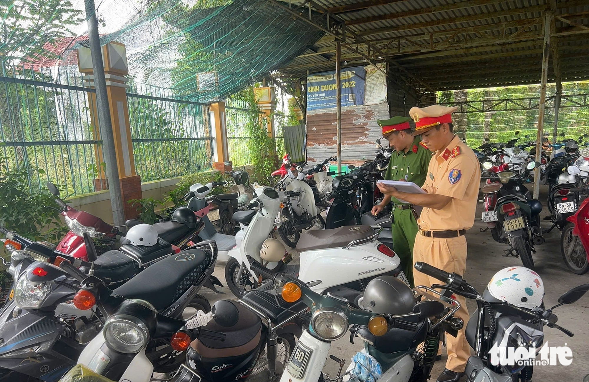 同塔省交警检查学校停车场，发现151名学生违规