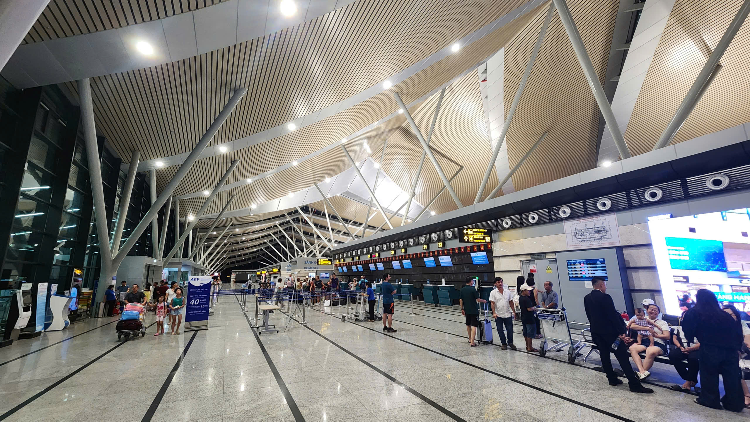 一名河内男子在顺化机场遗忘了1.1亿越南盾