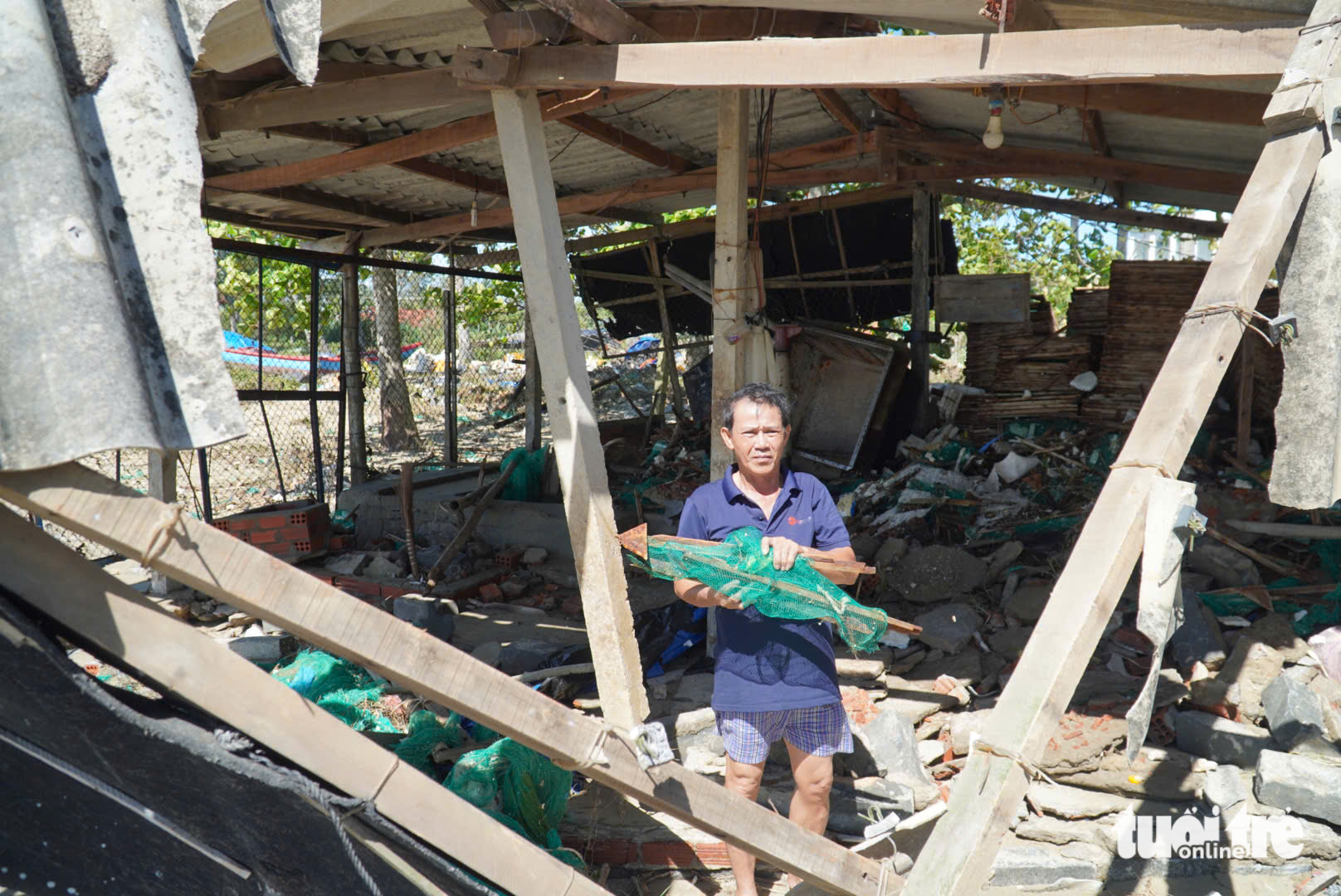 恐怖海浪夜间袭来，广南省海滨村庄一片狼藉
