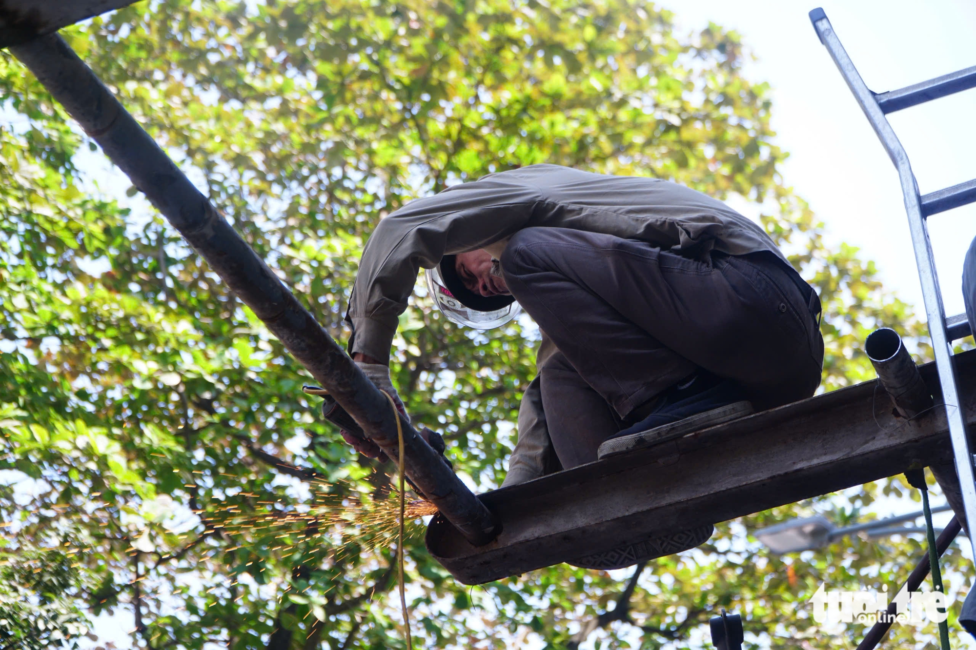 河内再次行动，为行人夺回人行道，Hàng Mã街大量遮阳棚被拆除