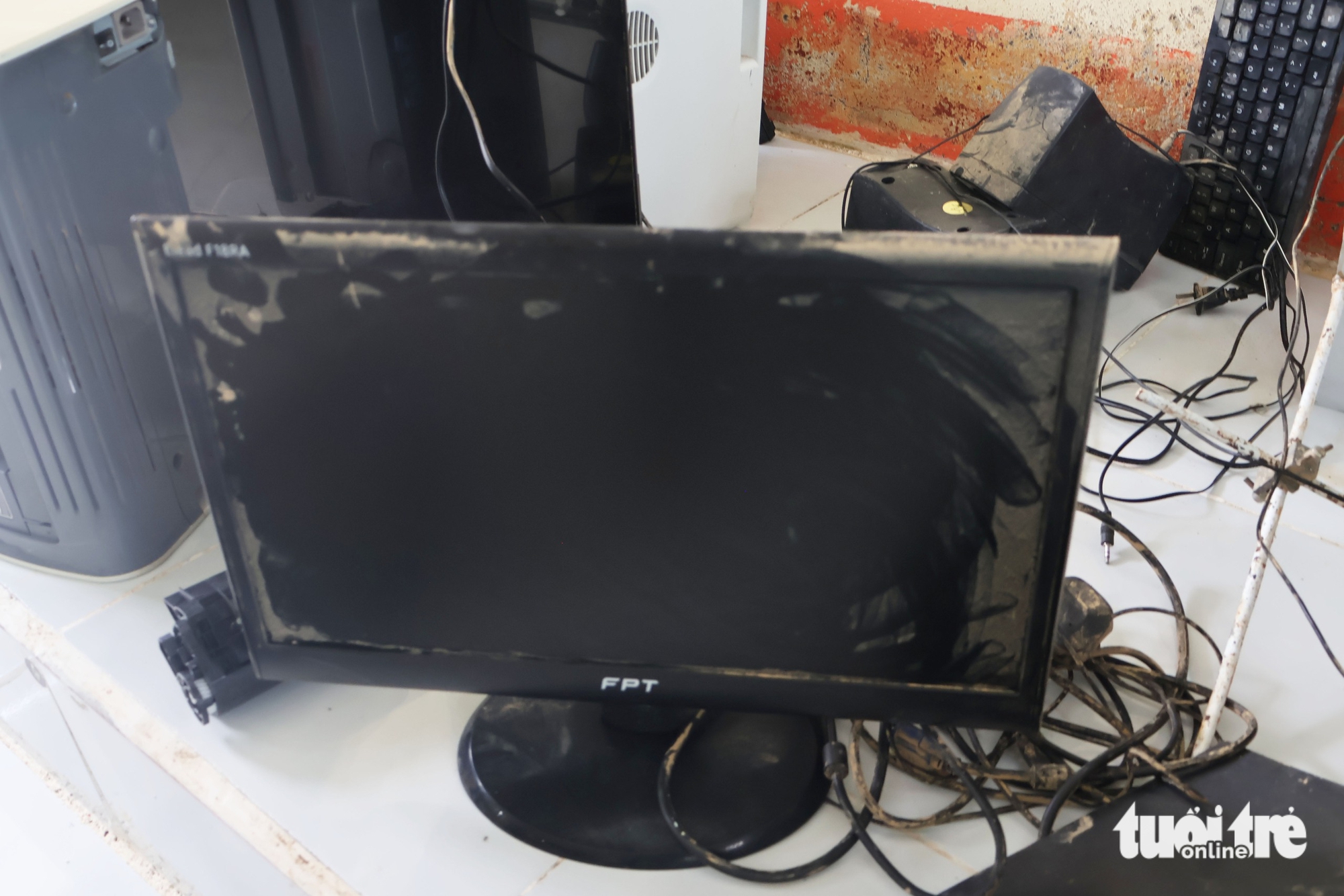 洪水中心和盛地区学校荒凉，师生缺席