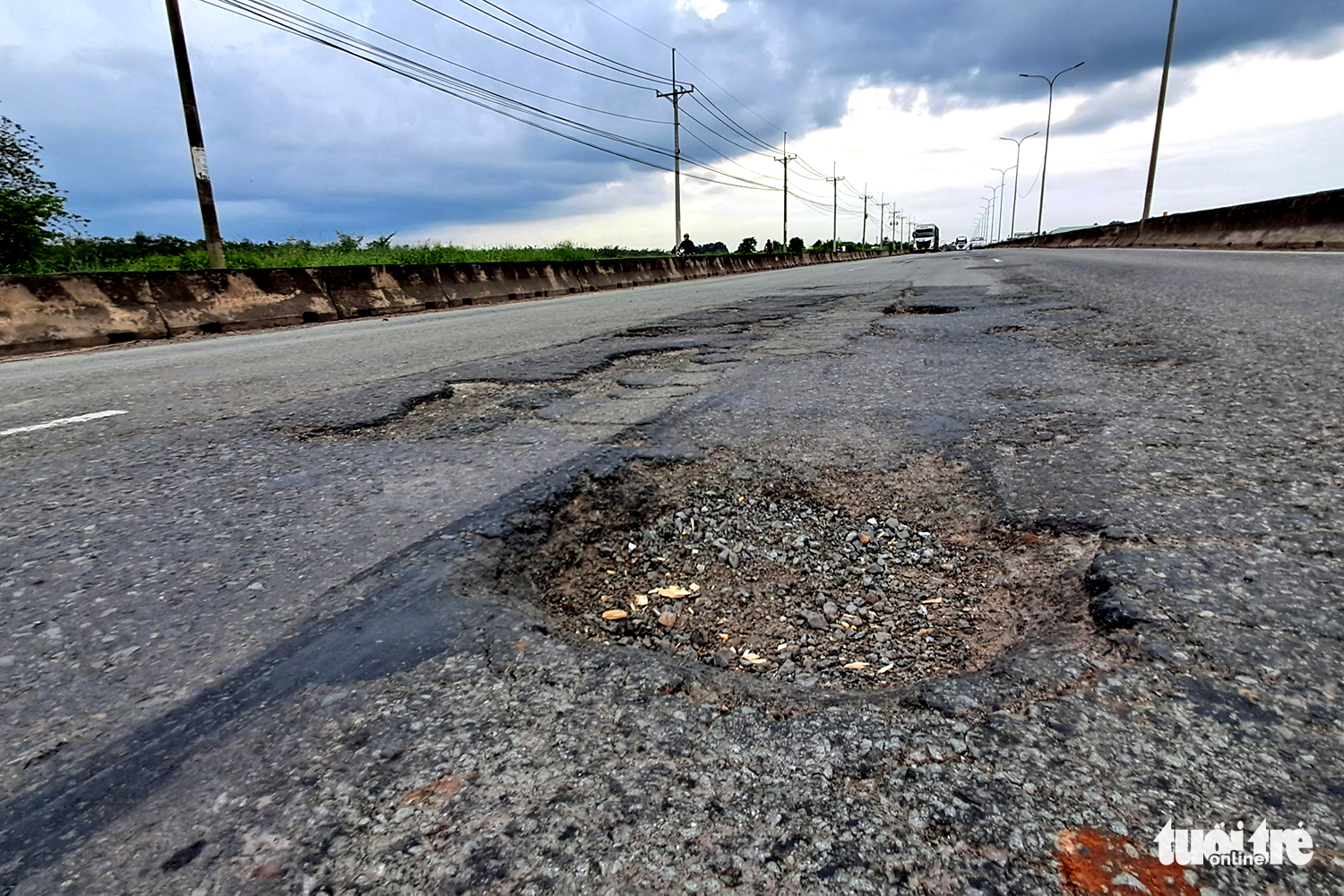 不要让民众一直抱怨51号国道是‘泥泞’的道路