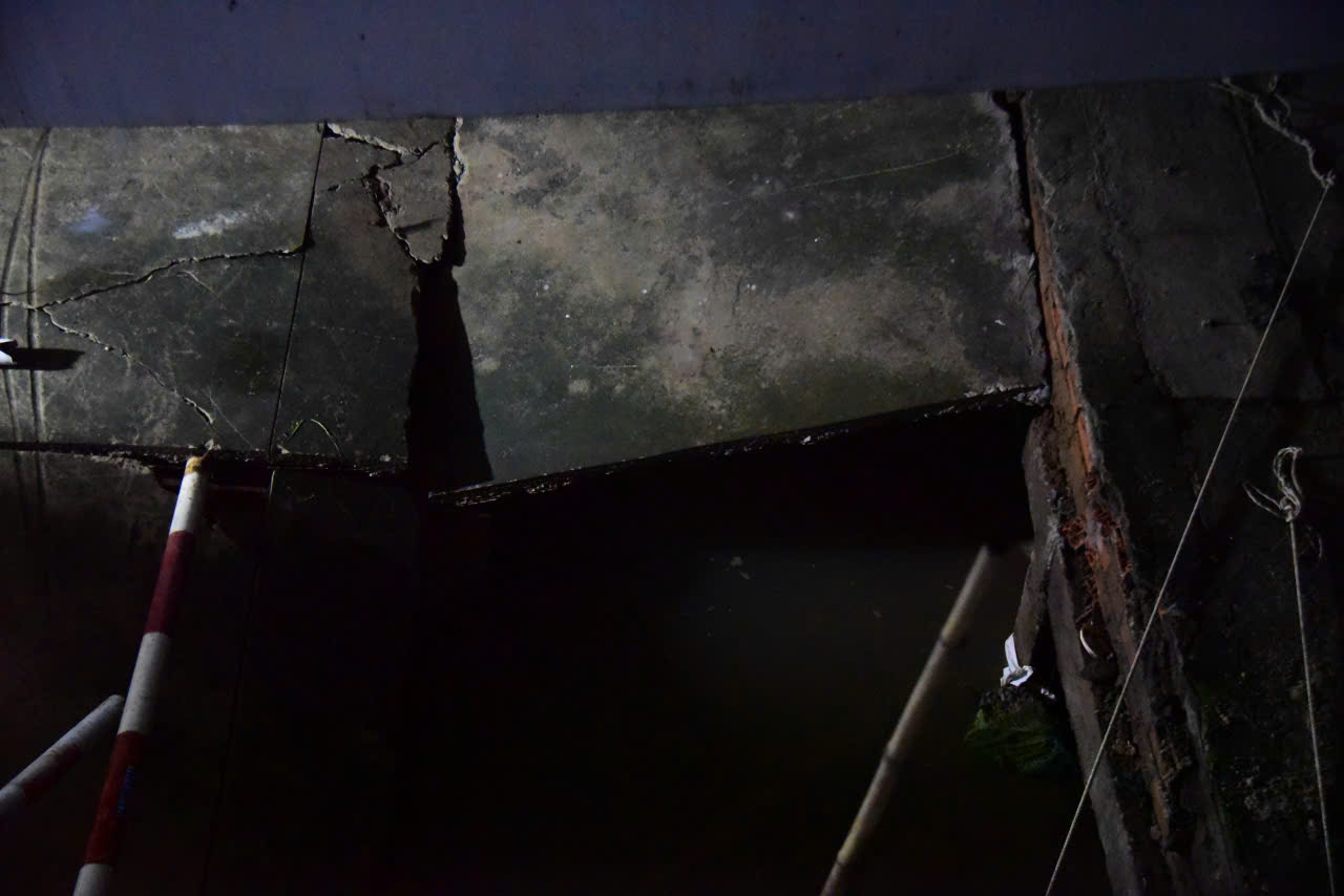 第十二区旧防潮涵洞在年度最高潮峰期间破裂