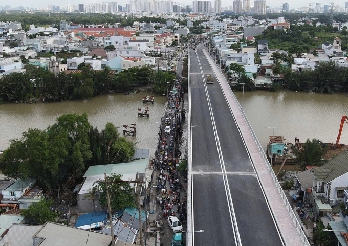 胡志明市拆除一座50多年历史的桥梁