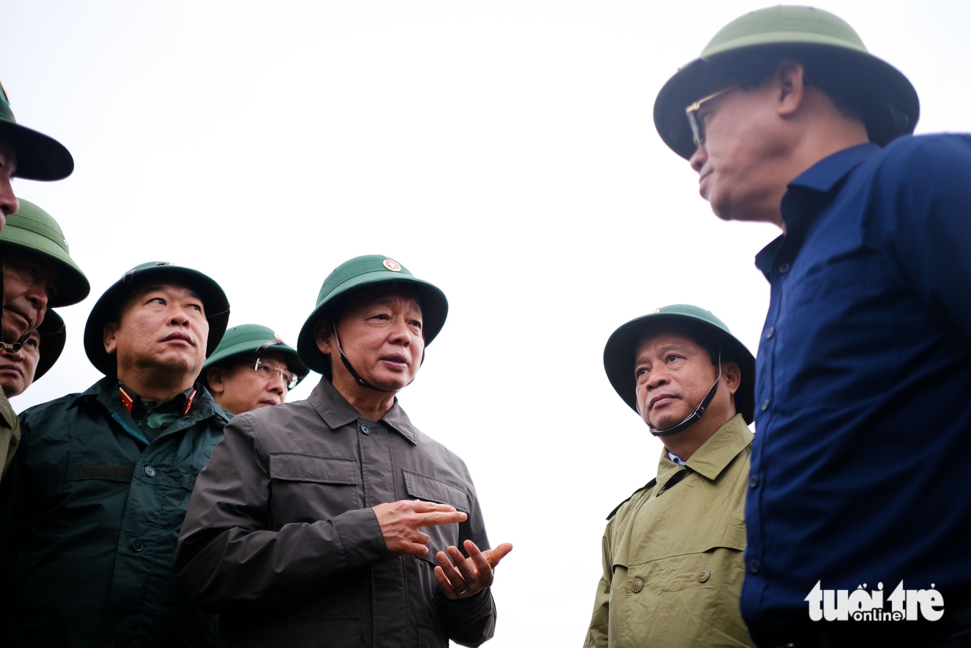 副总理陈红河在嘉莱省直接检查抗击台风卡尔梅吉