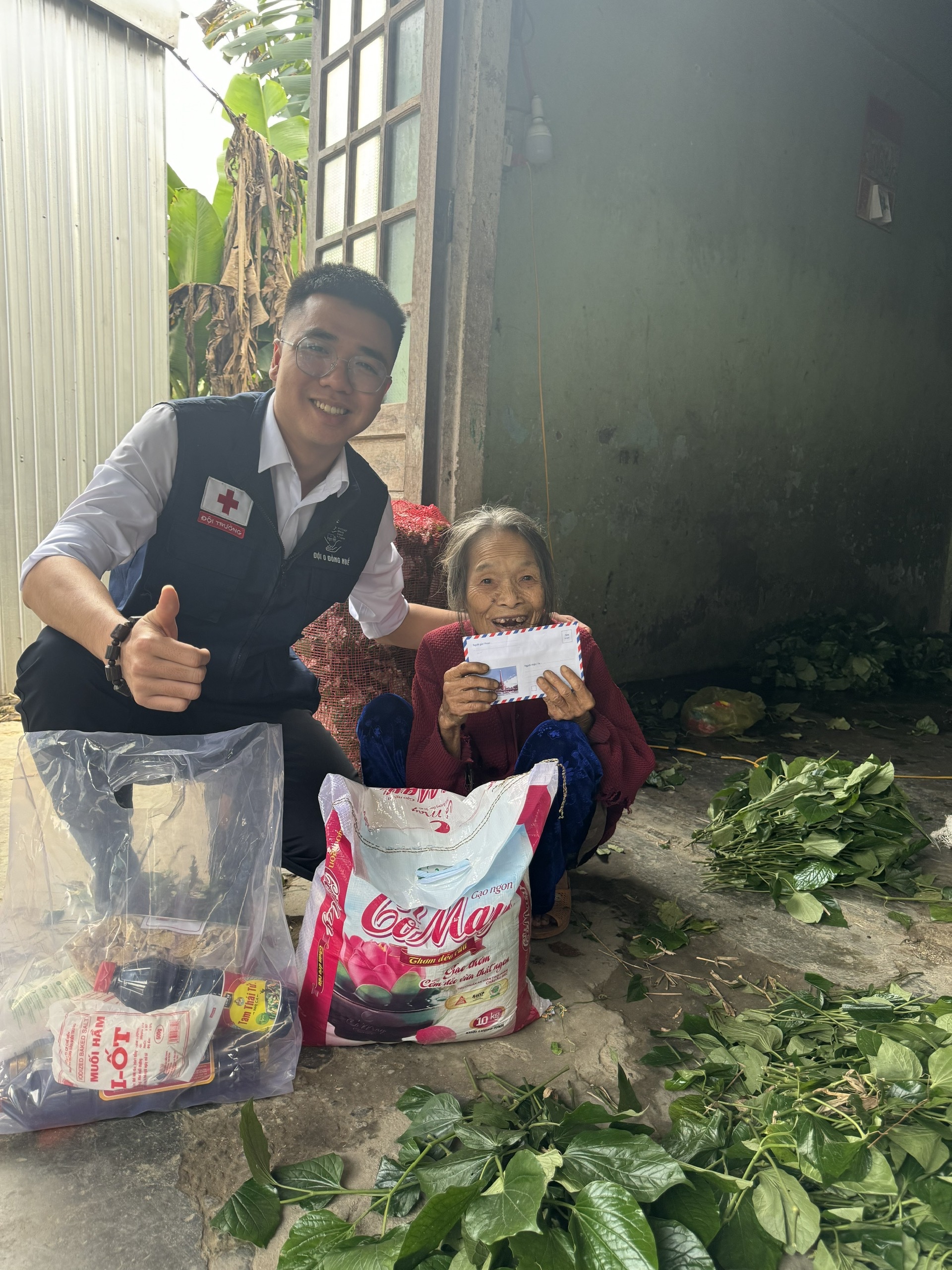 救援桶的“父亲”：父母将我放入塑料桶中躲避洪水