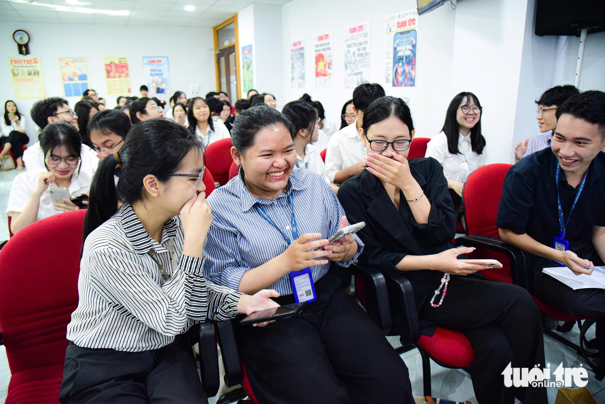 胡志明市师范大学学生了解《青年报》的新闻制作流程