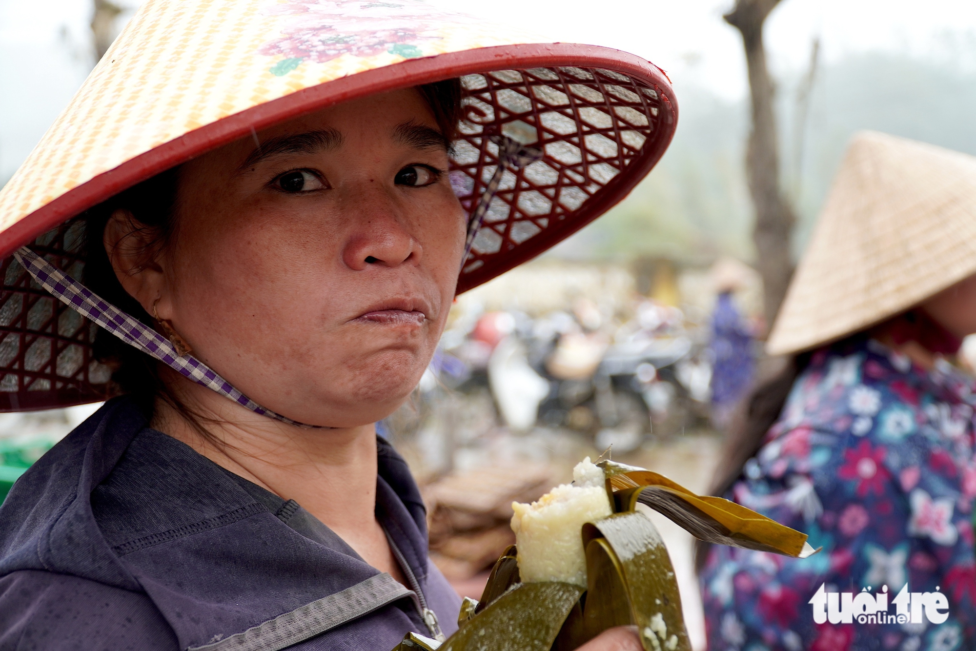 救援物资堵塞富安省洪水中心乡村道路