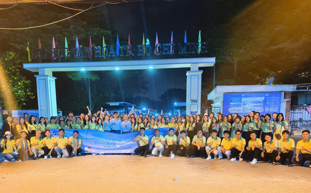 在复杂洪灾期间组织学生实地考察，学校必须签署承诺书承担责任