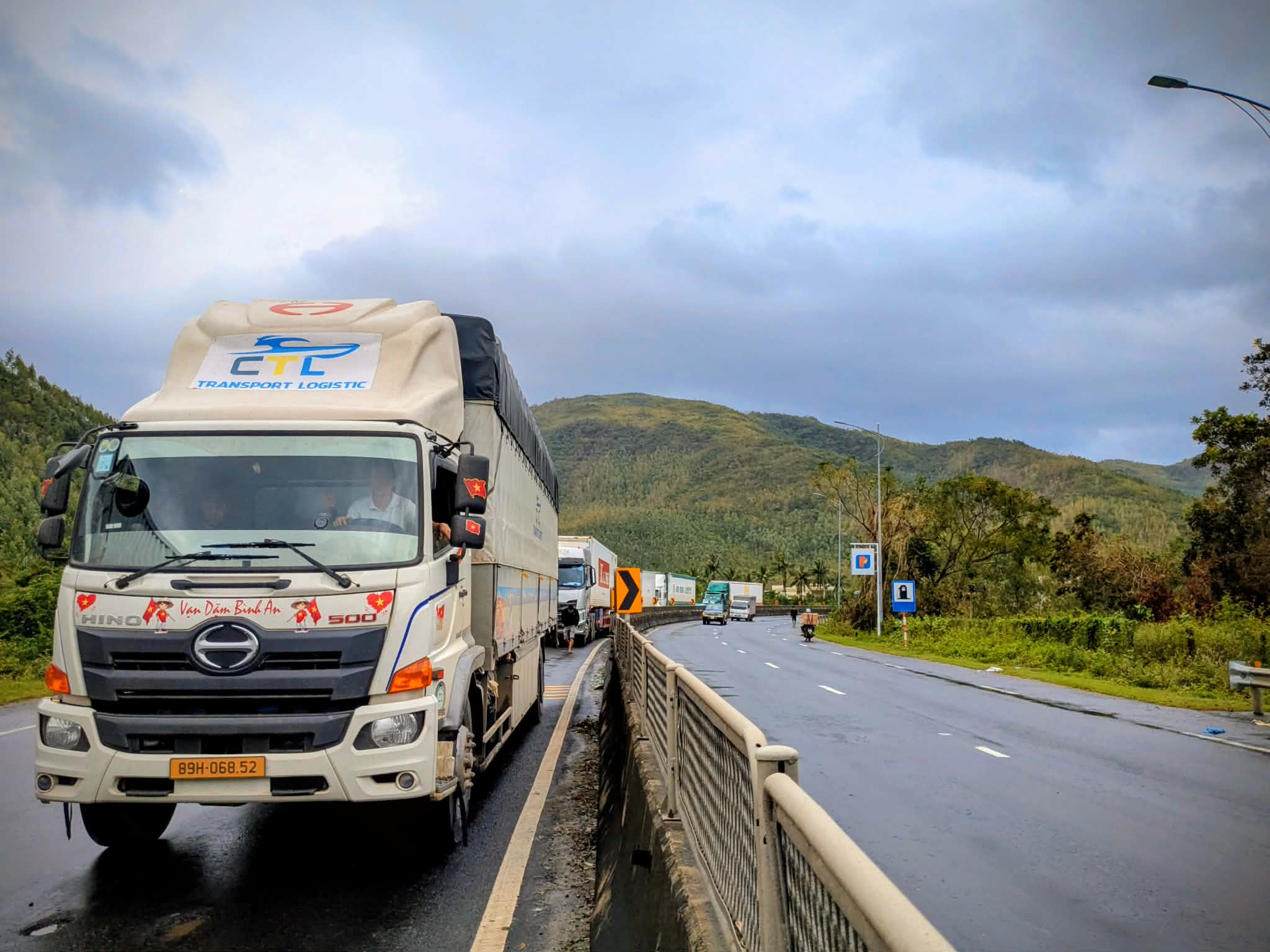 庆和省洪水逐渐退去；国道1号拥堵20公里