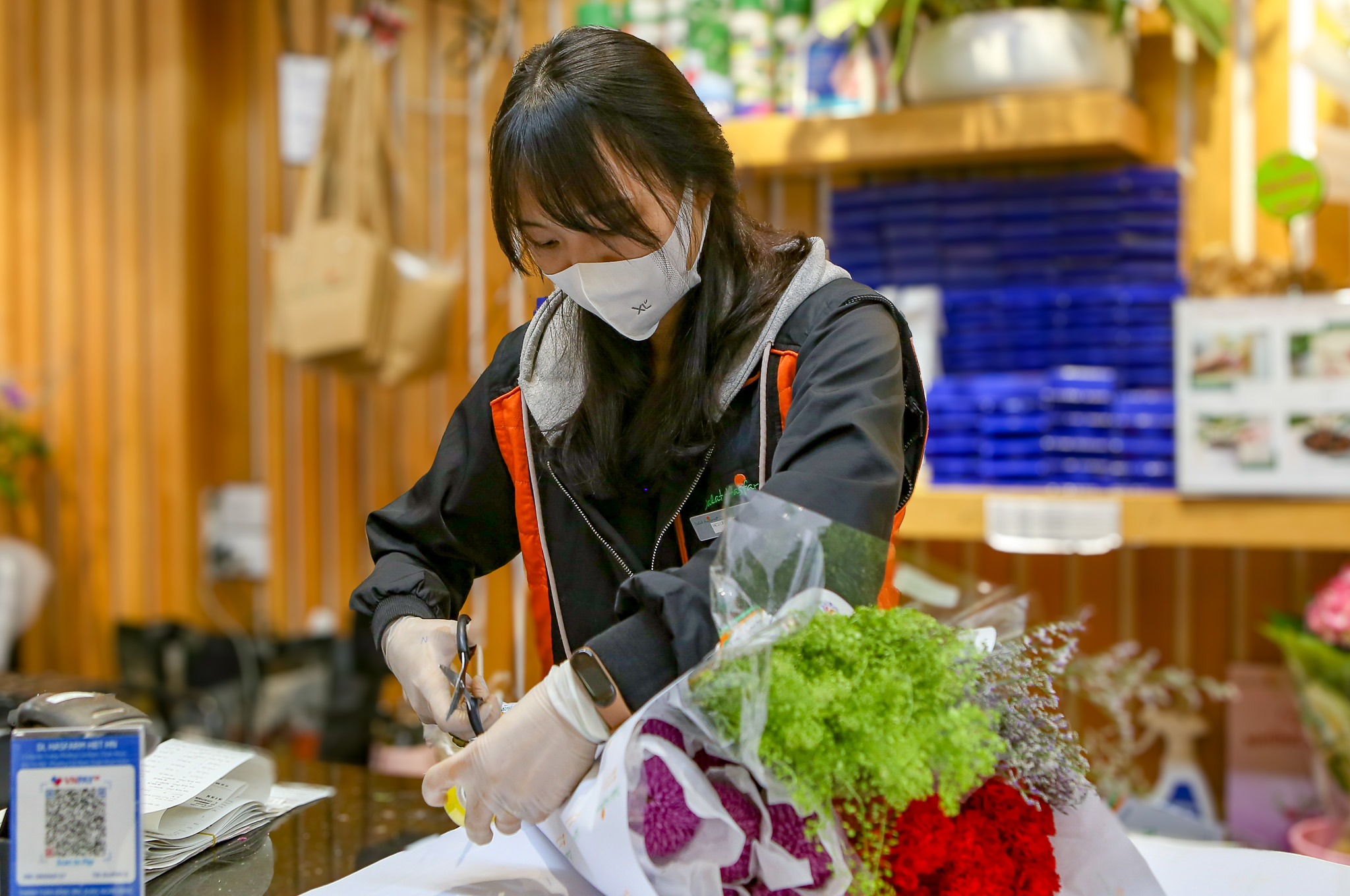 在国庆节2月9日工作，工资最高可达平时的400%，加班者需要注意什么？