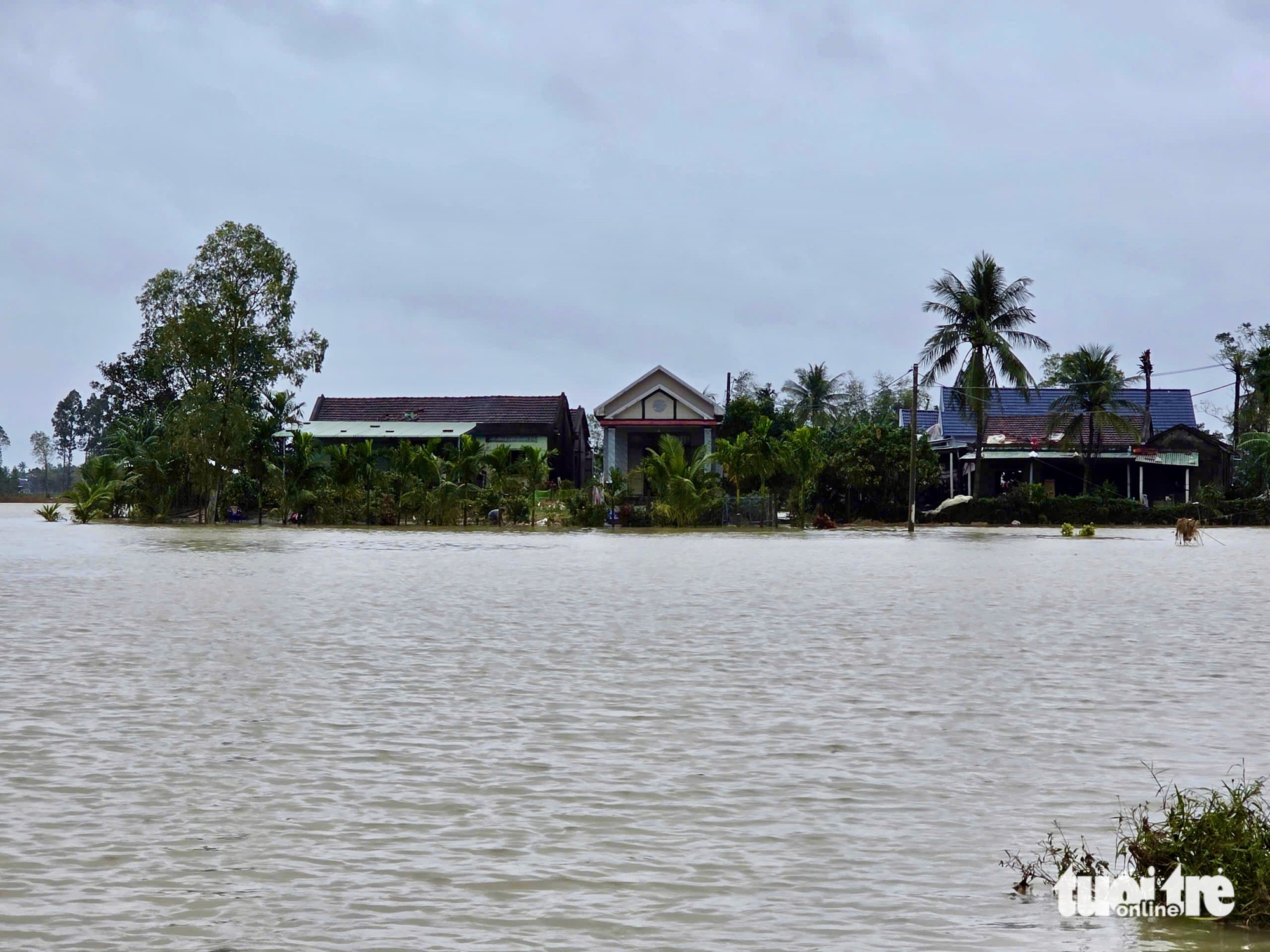 洪水地区的泪水告别