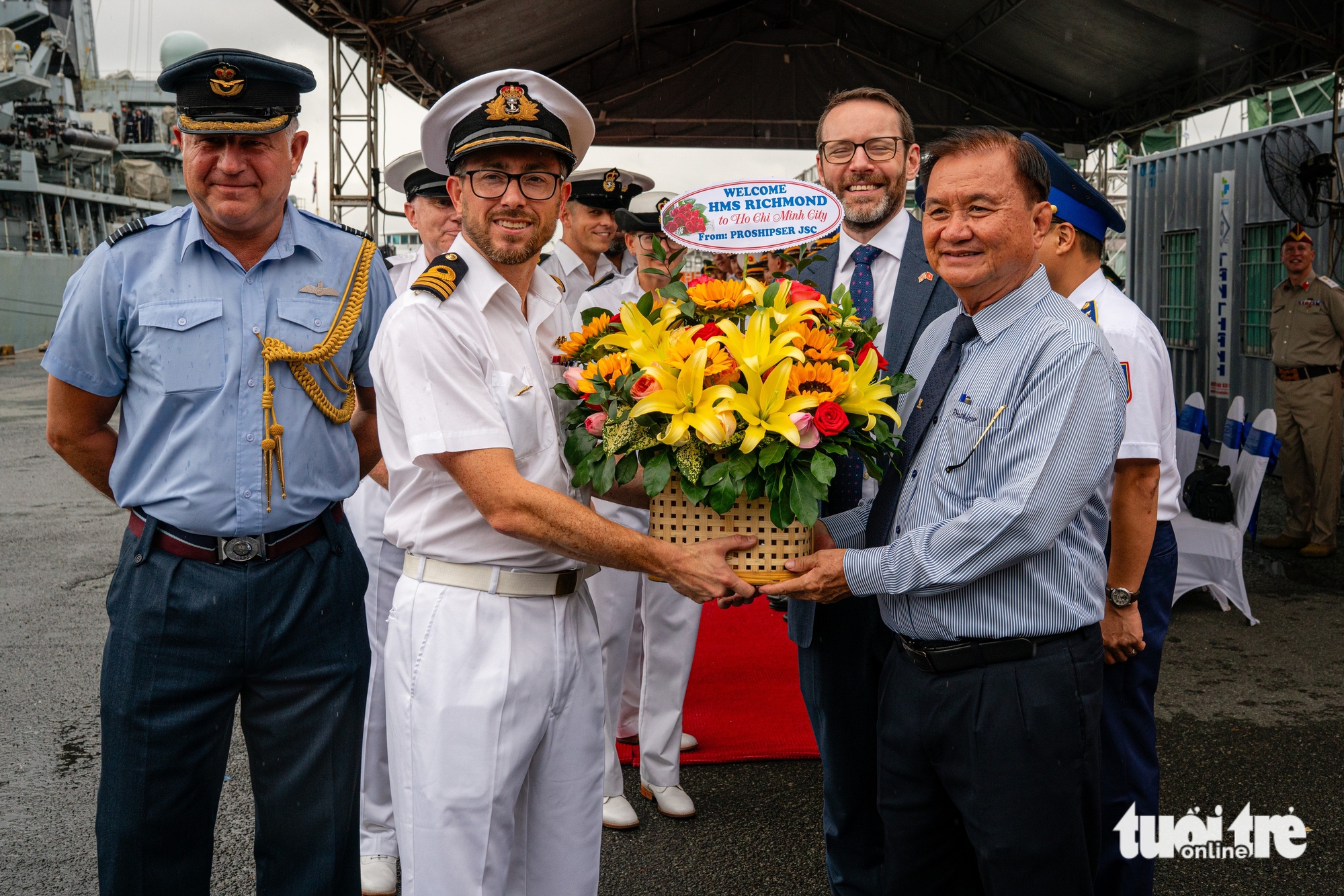 英国海军舰艇HMS Richmond时隔四年重返越南
