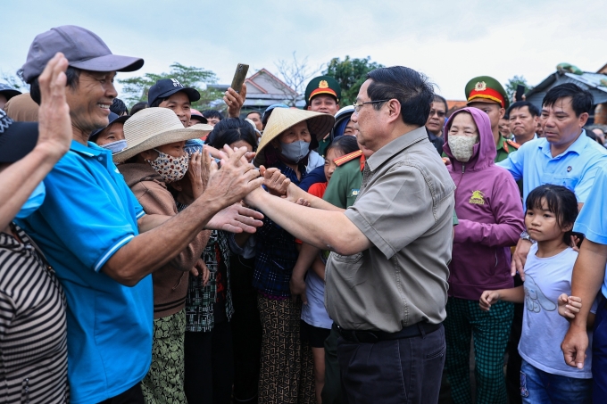 总理访问达乐省洪水重灾区居民