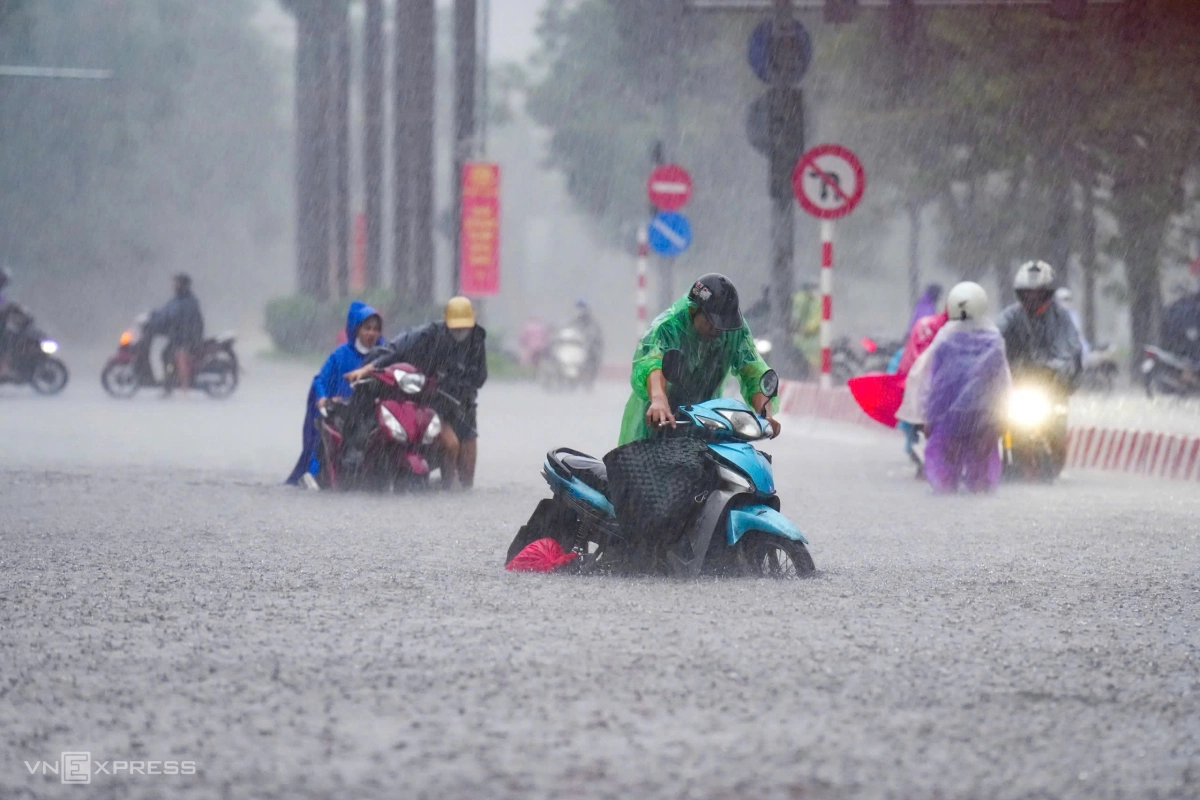 河内122个点积水，大雨后近30条道路瘫痪