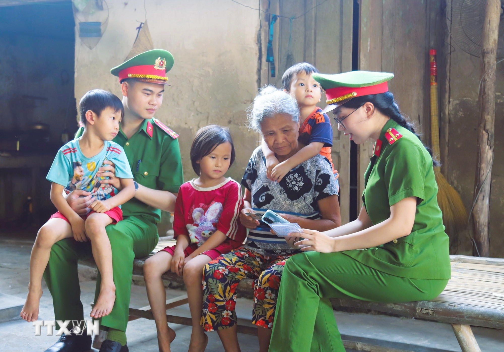 大将、总书记苏林：80年 - 越南人民公安的光荣