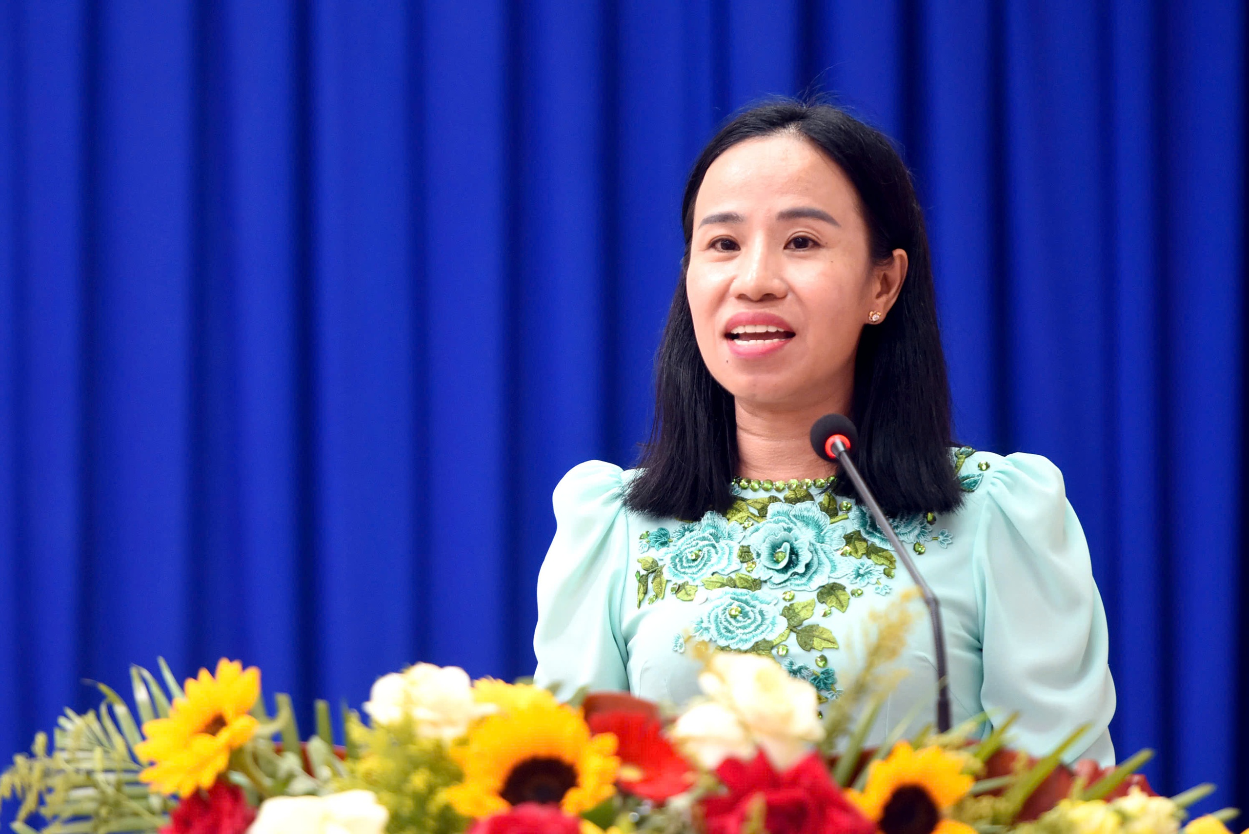 Xuyên Mộc乡利用基础设施优势，发展农业和旅游业