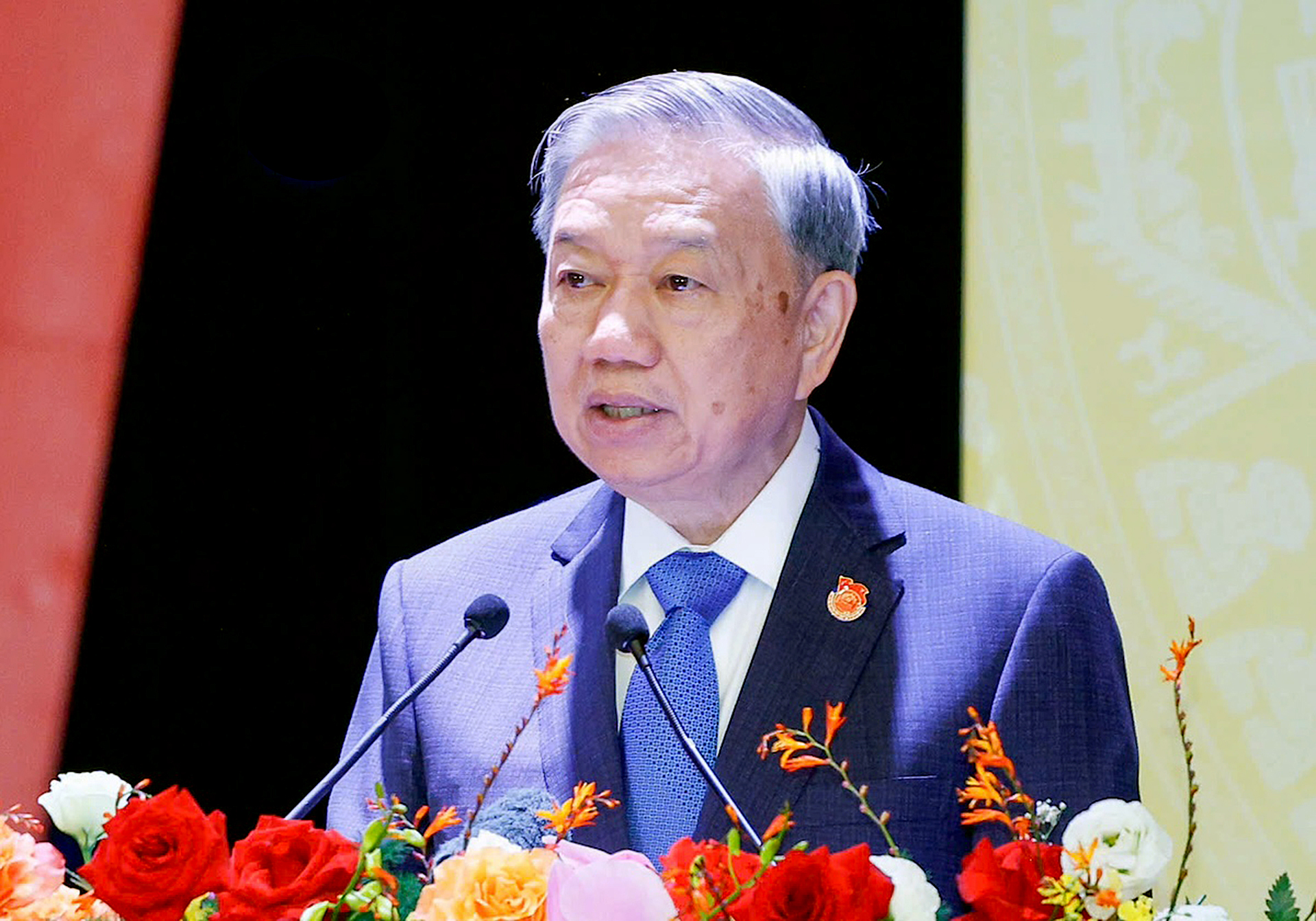 总书记苏林：希望会议少、工作多、少口号和程序、多人民的微笑