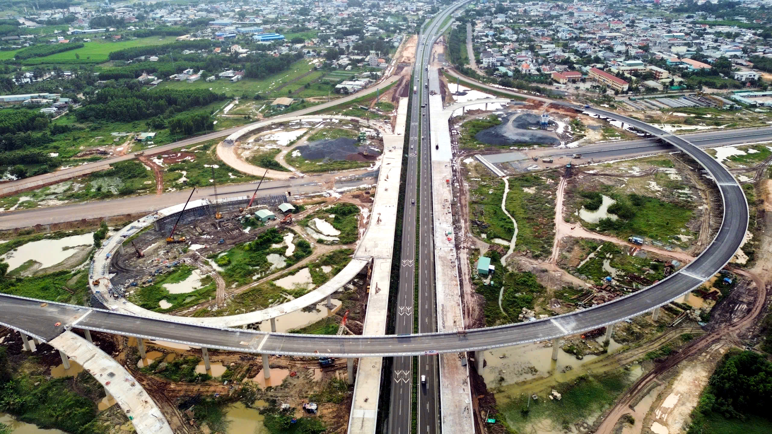 胡志明市-龙城高速公路支线桥将于12月9日通车