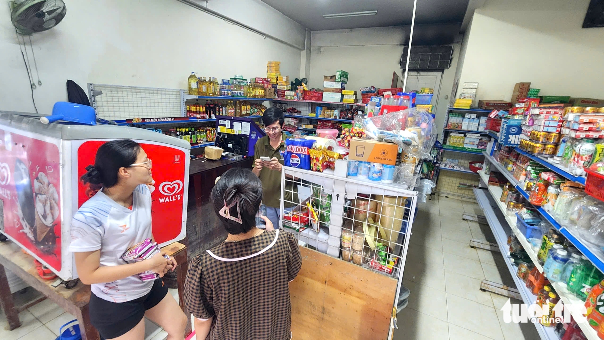 顺化多条街道因大雨和河水上涨再次被淹，预计今晚还有降雨