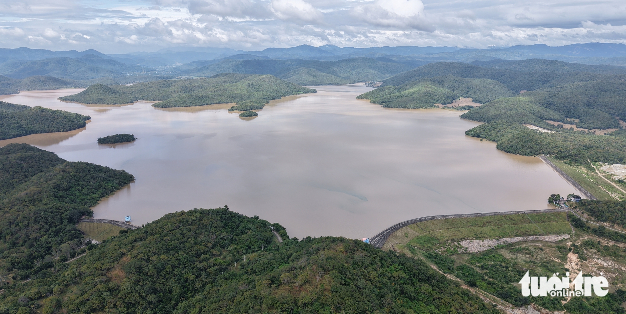无人机拍摄平顺旧区曾创纪录泄洪的松瓜湖和龙松湖