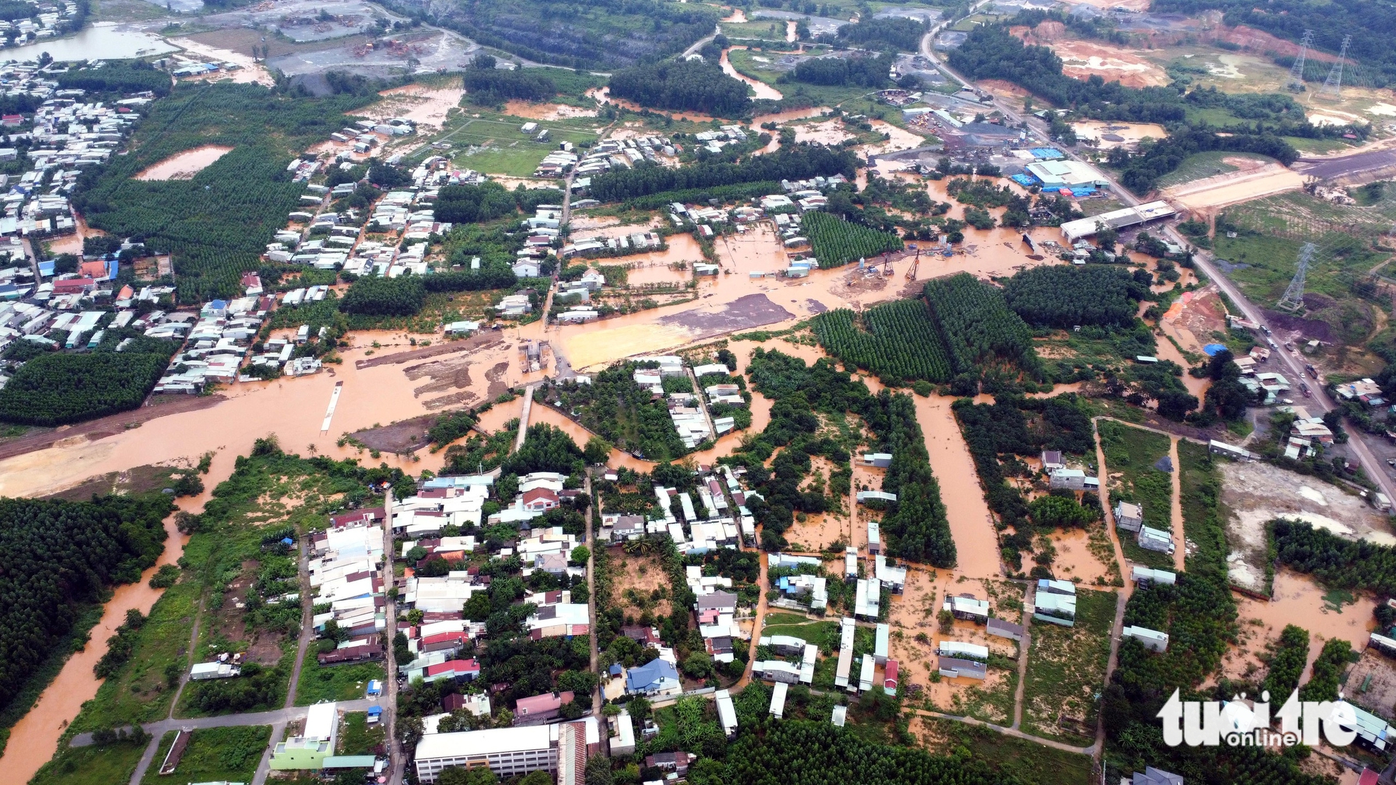 同奈省：边和-头顿高速公路项目旁数百户居民再次严重内涝