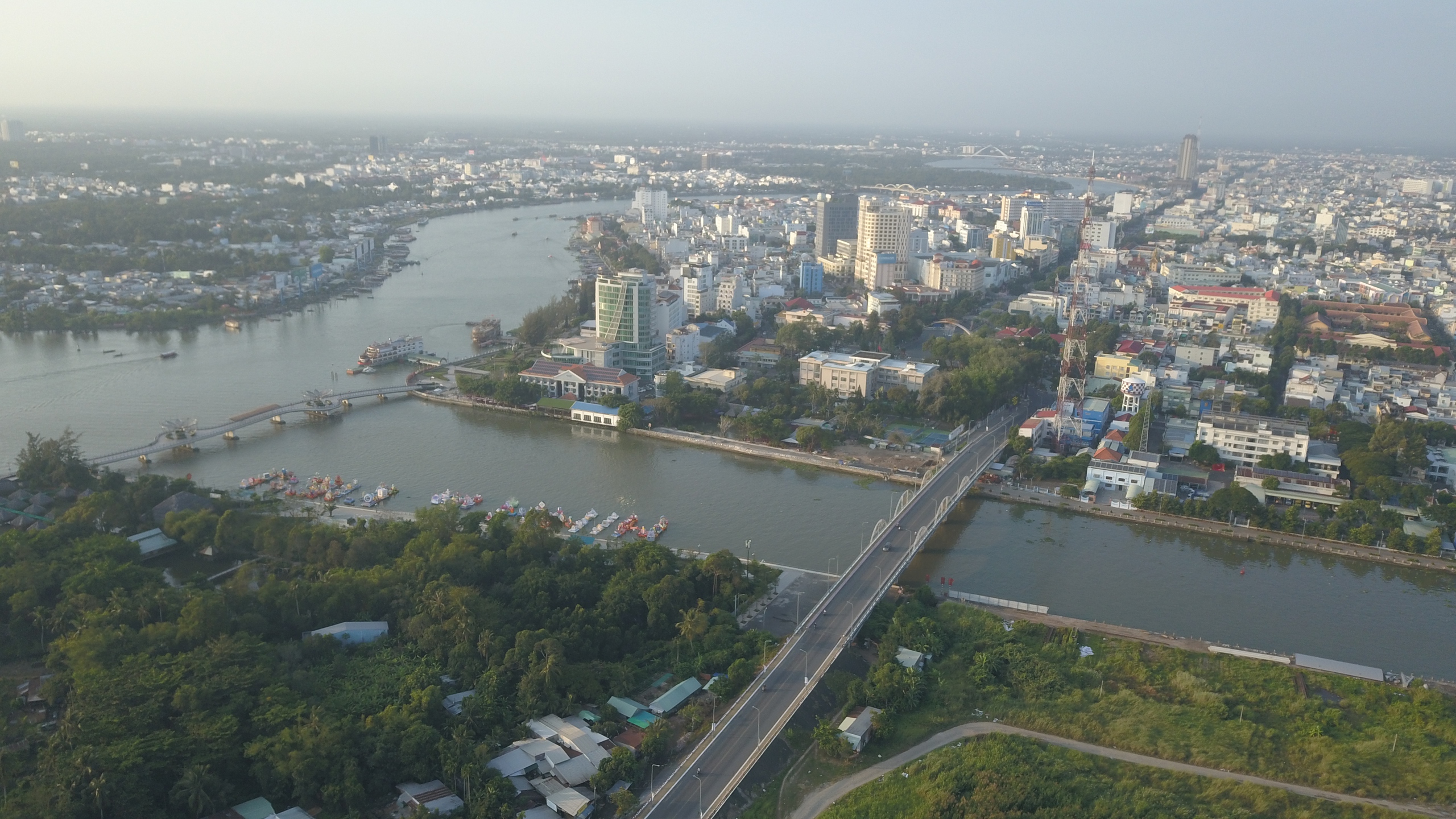 芹苴市委书记建议整个政治体系‘将城市事务视为家庭事务’