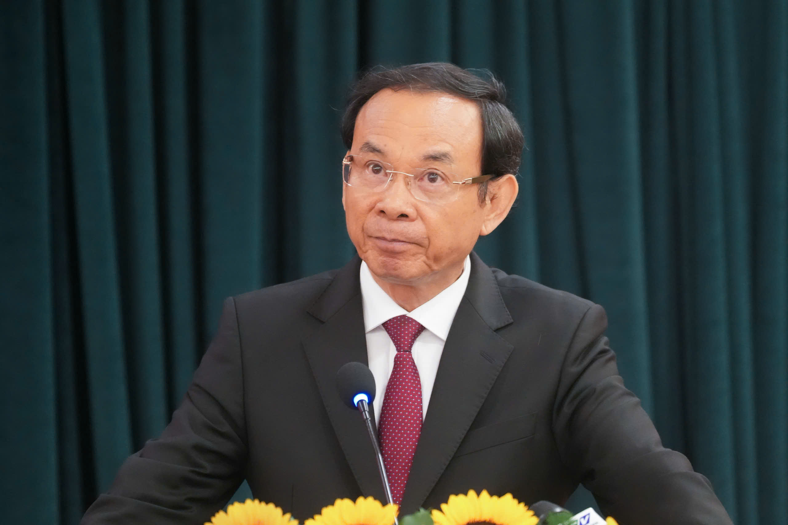 阮文年先生：'我向胡志明市同胞和同志们致以深深的感谢'